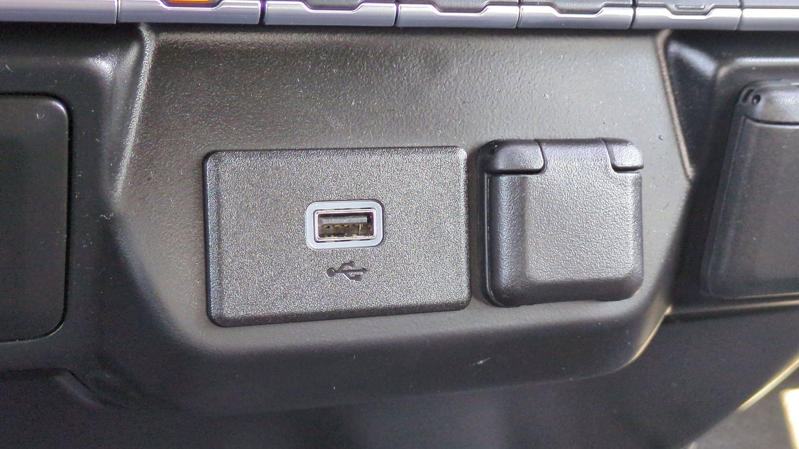 Thumbnail: 2020 Chevrolet Silverado 1500 - 33