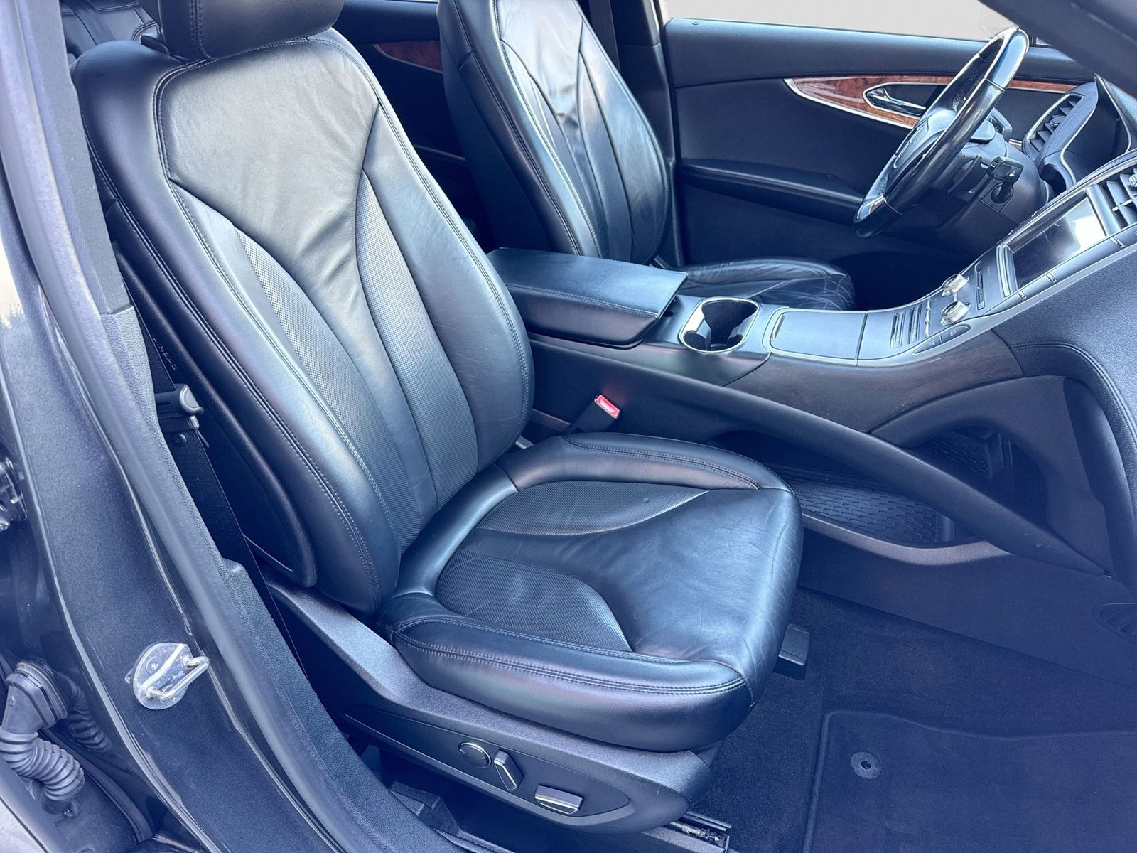 Thumbnail: 2019 Lincoln Nautilus - 23