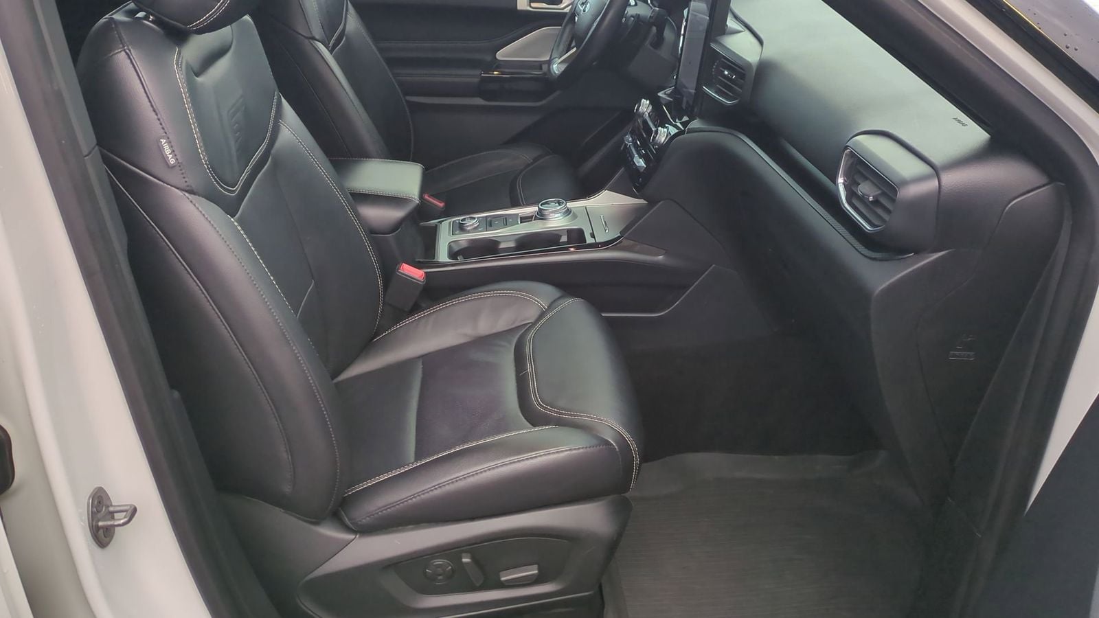 Thumbnail: 2022 Ford Explorer - 24