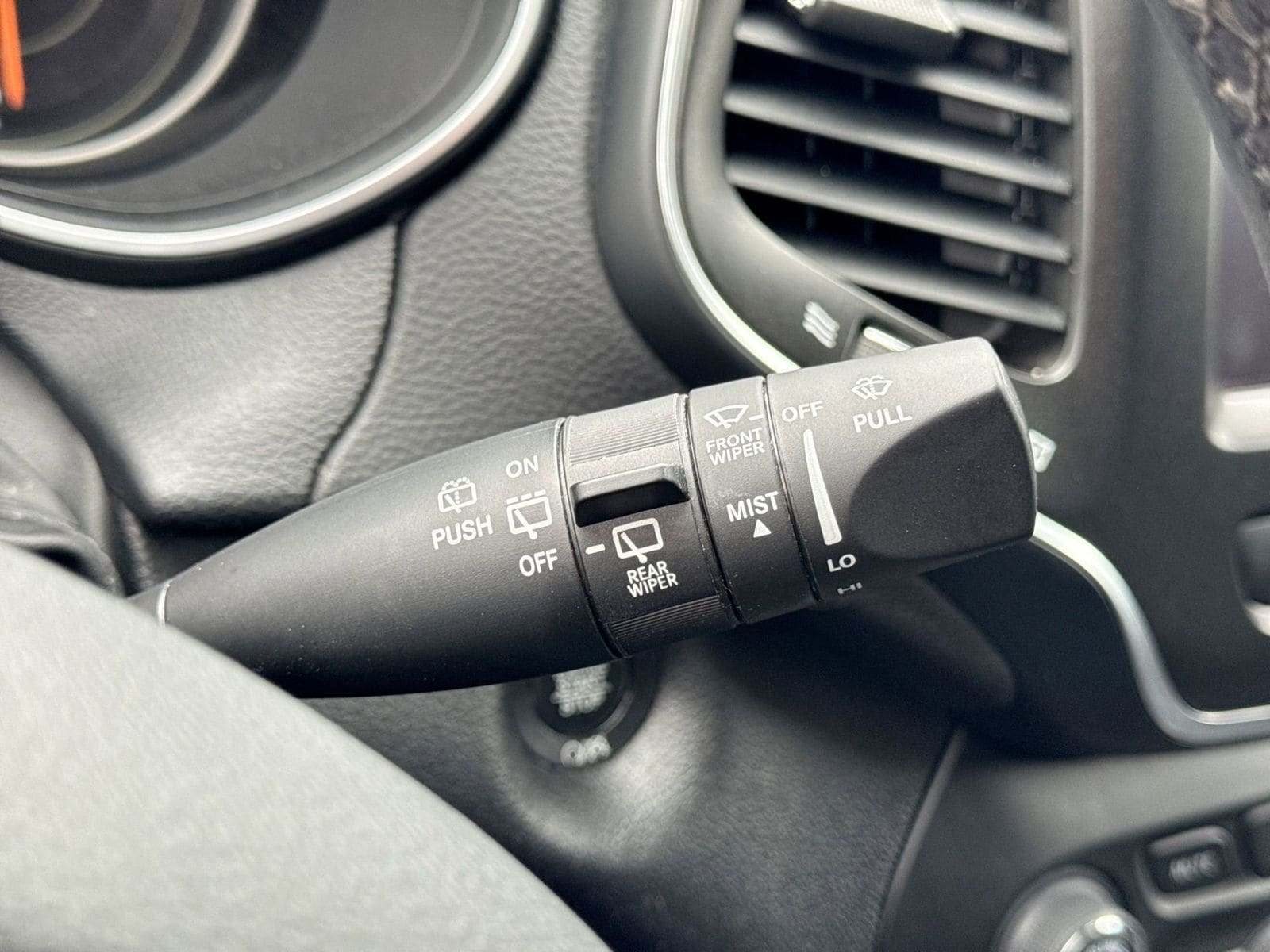 Thumbnail: 2022 Jeep Cherokee - 27