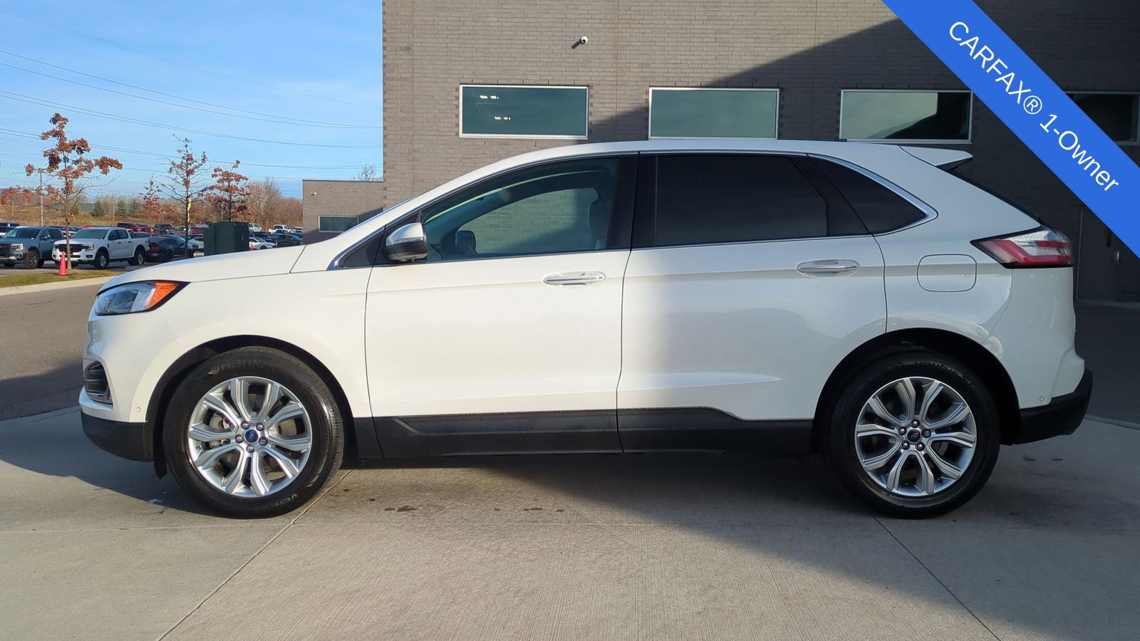 2020 Ford Edge Titanium photo 2
