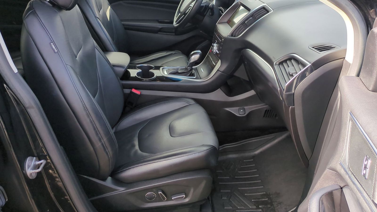 Thumbnail: 2018 Ford Edge - 23