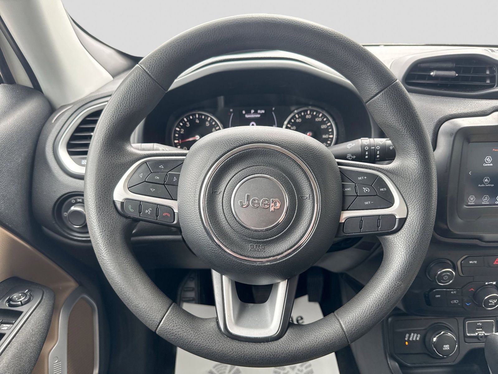 Thumbnail: 2018 Jeep Renegade - 25