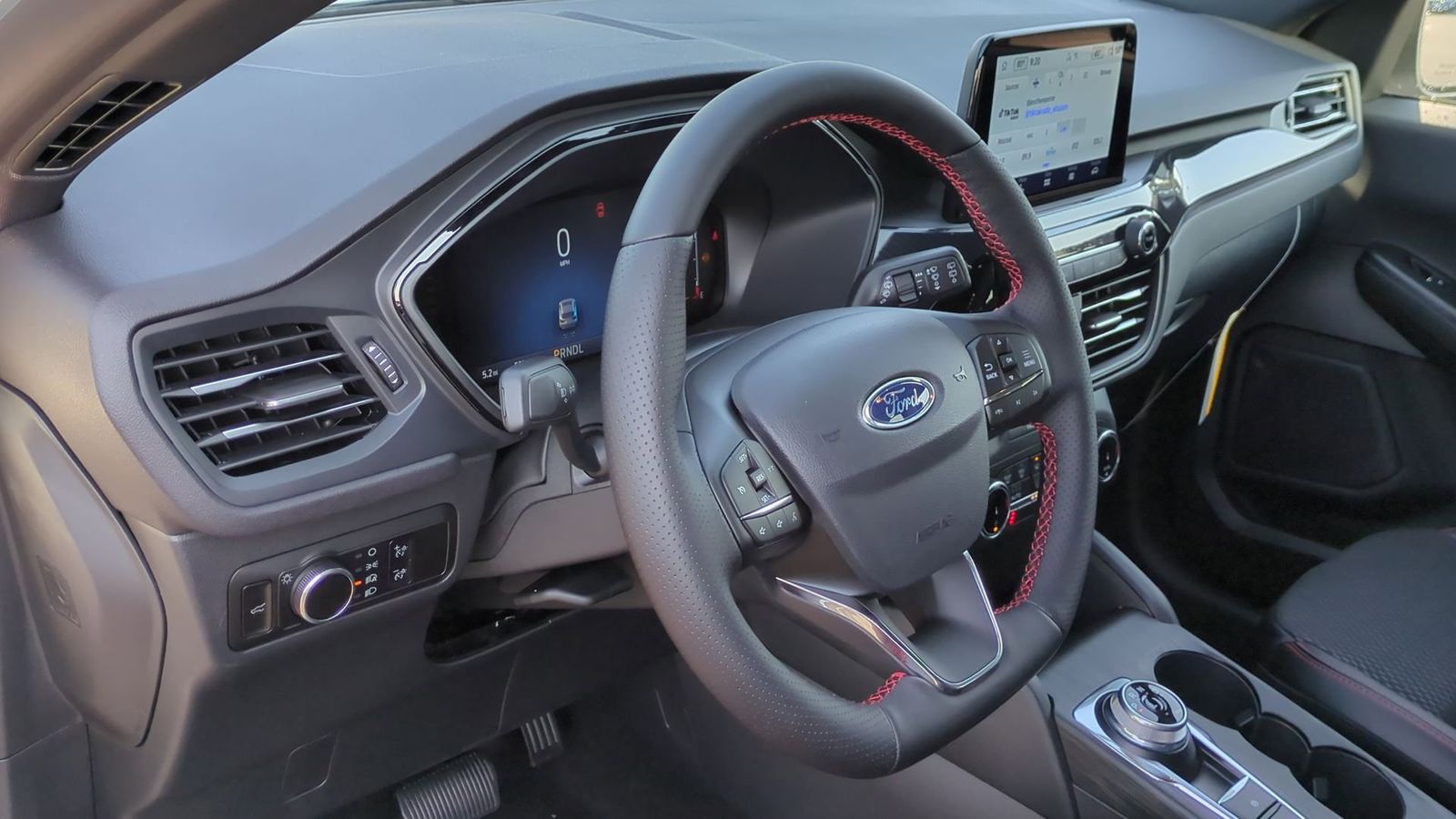 2025 Ford Escape ST-Line photo 2