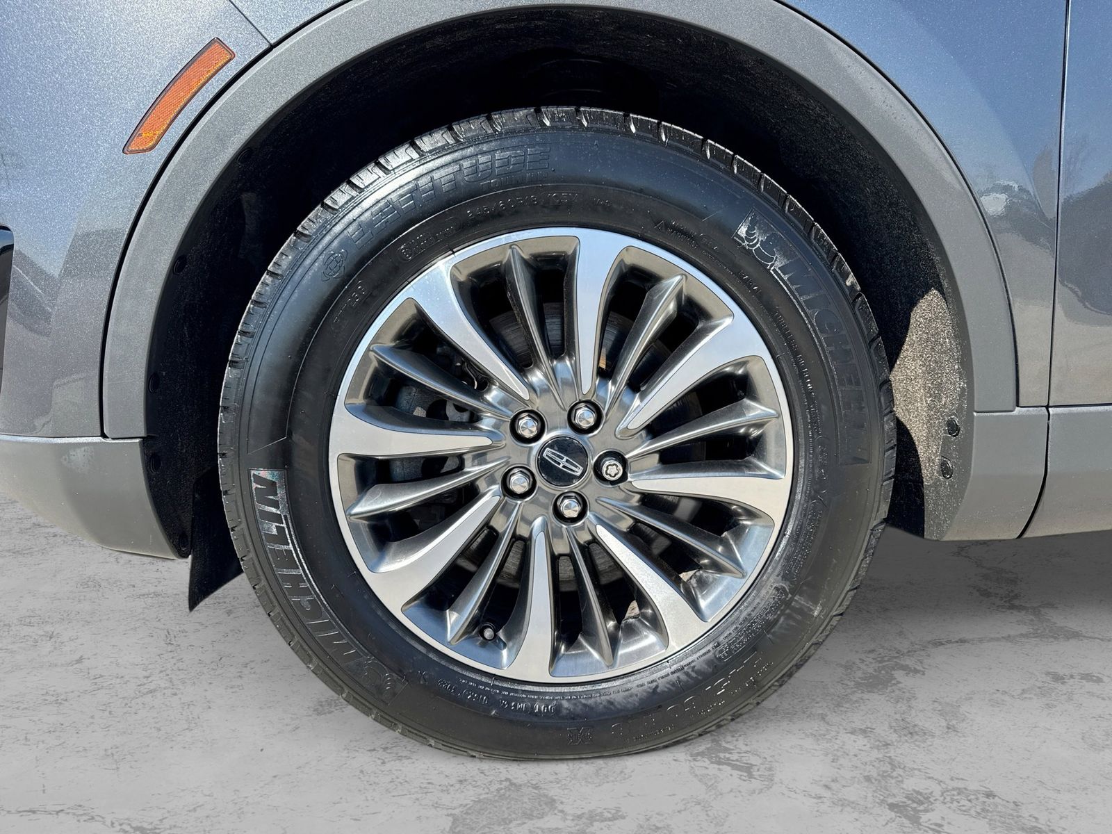 Thumbnail: 2019 Lincoln Nautilus - 13