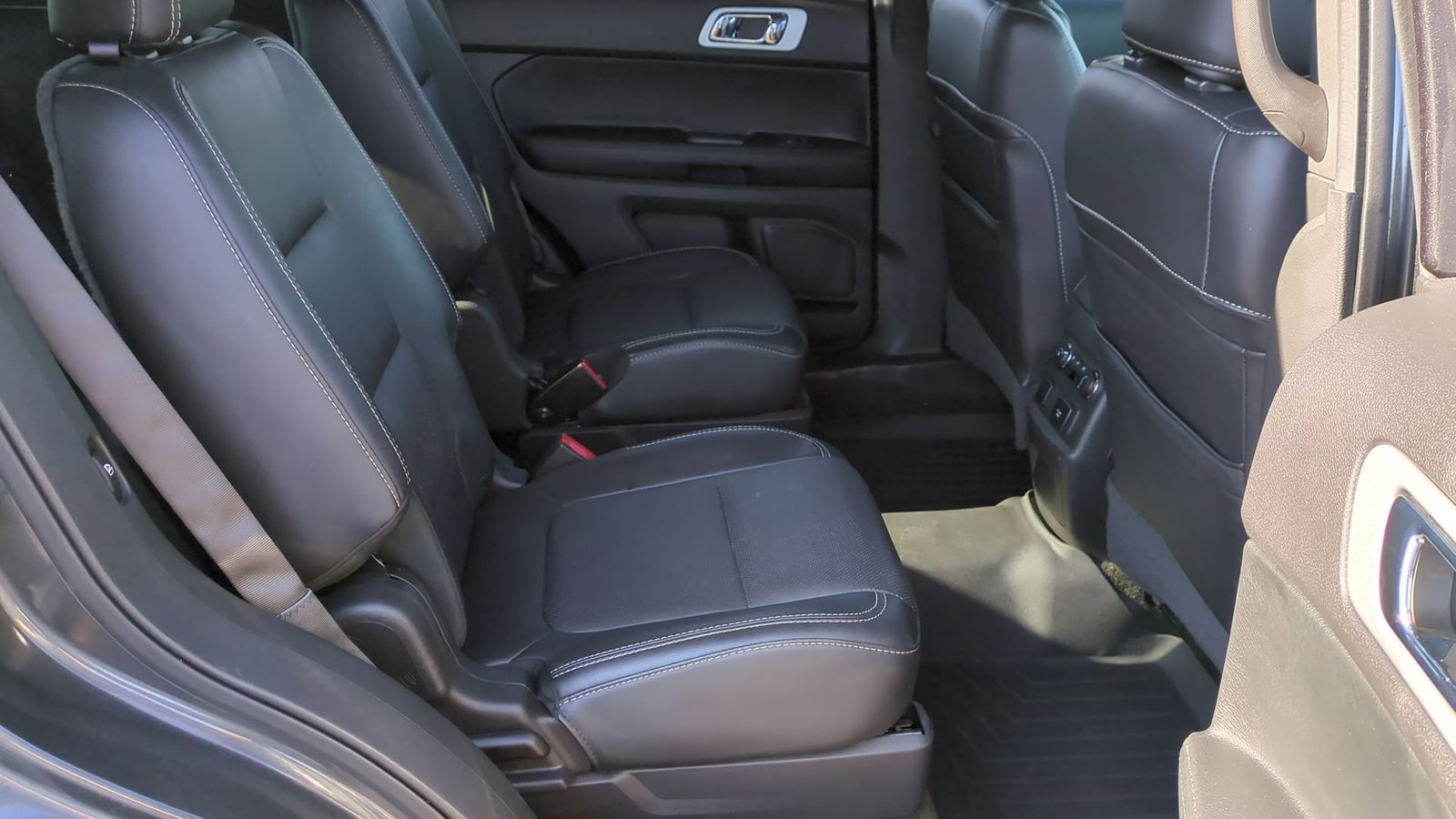Thumbnail: 2015 Ford Explorer - 22