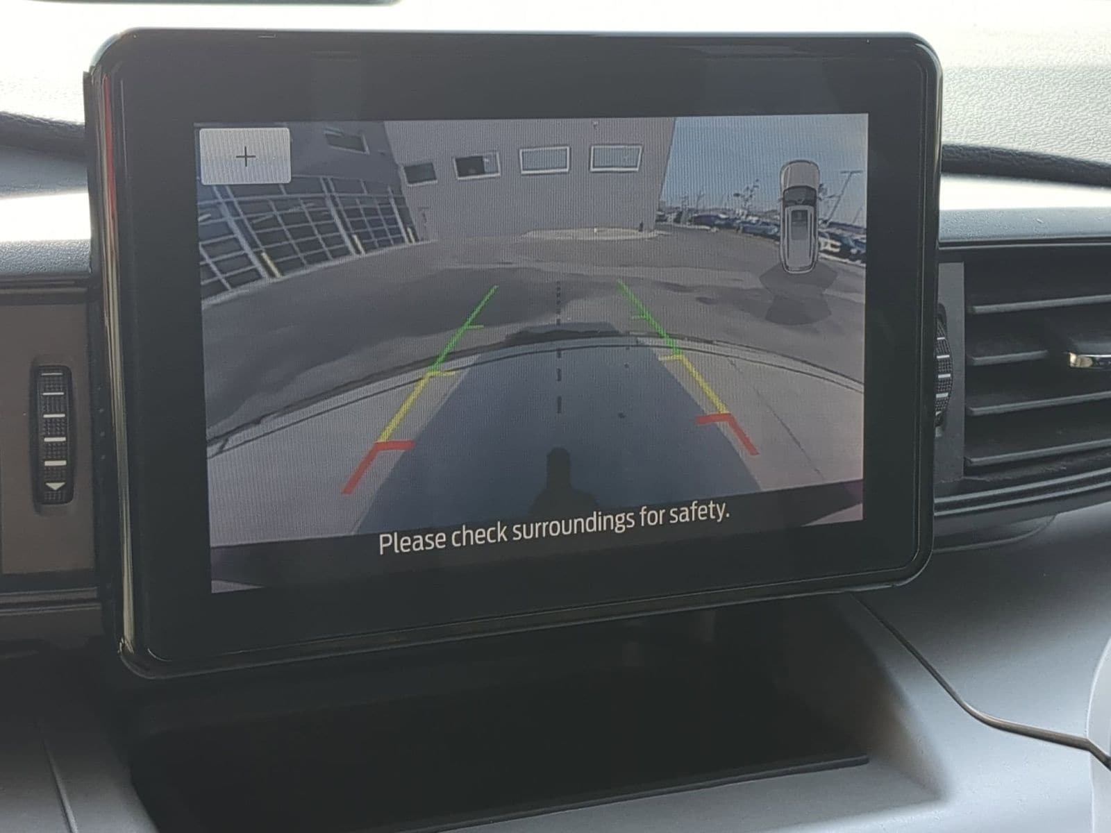 Thumbnail: 2020 Ford Explorer - 32