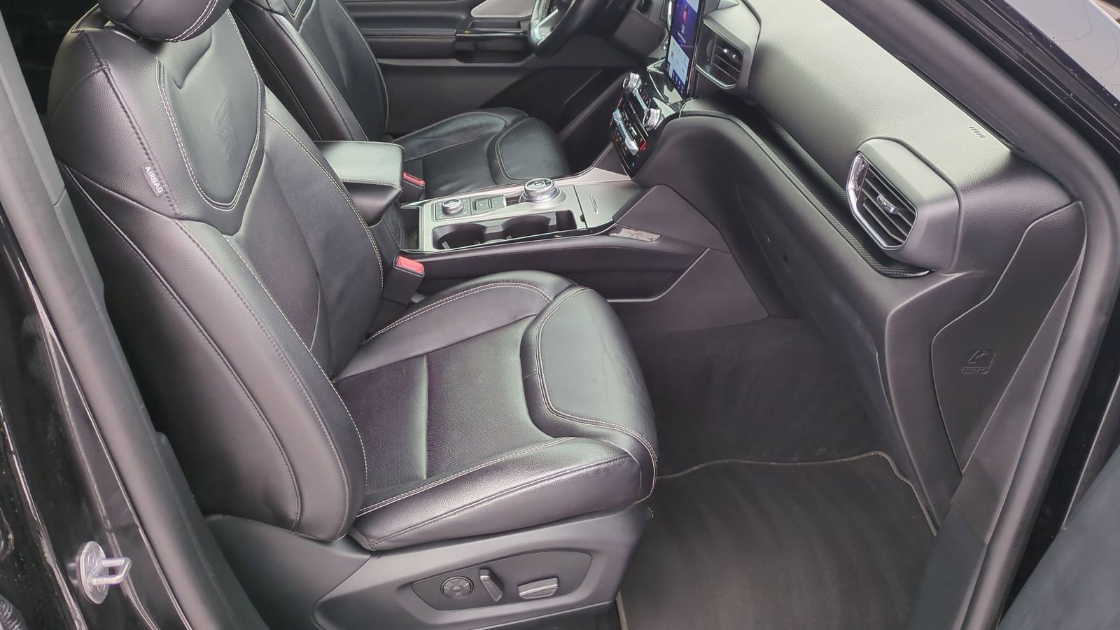 Thumbnail: 2021 Ford Explorer - 24