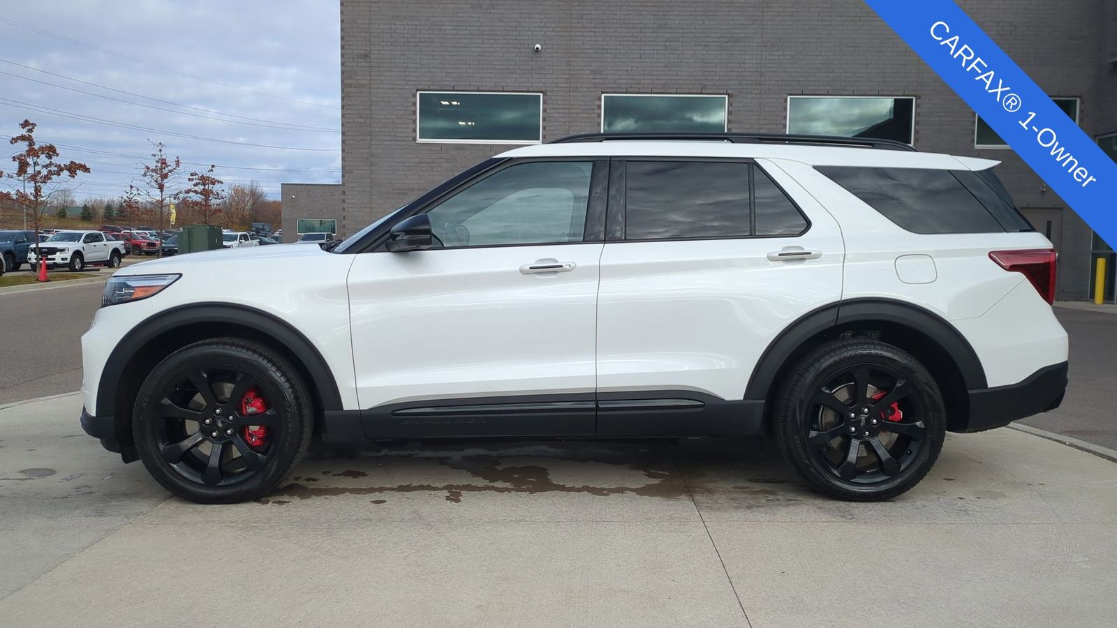 2023 Ford Explorer ST photo 2