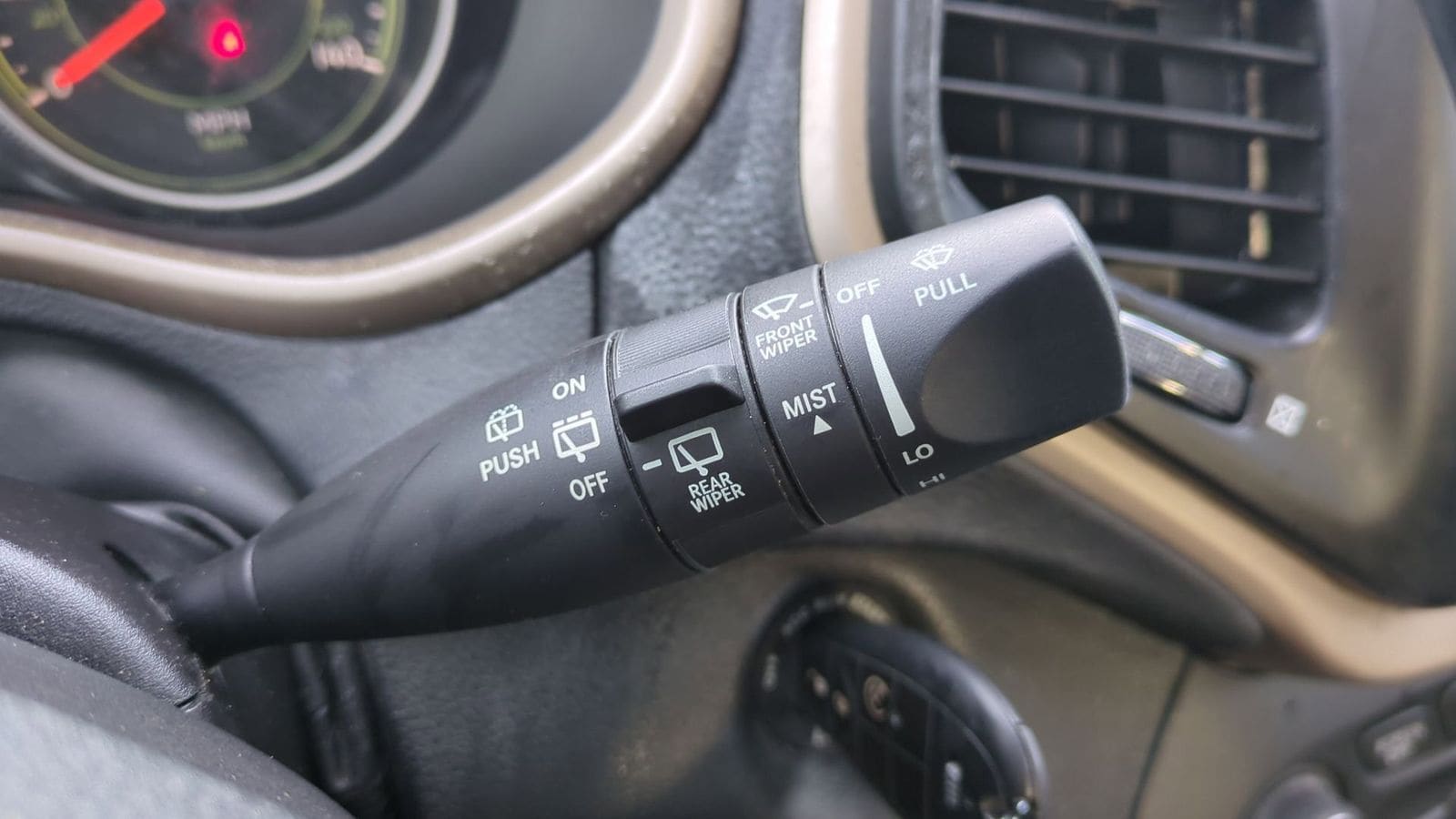 Thumbnail: 2018 Jeep Cherokee - 30