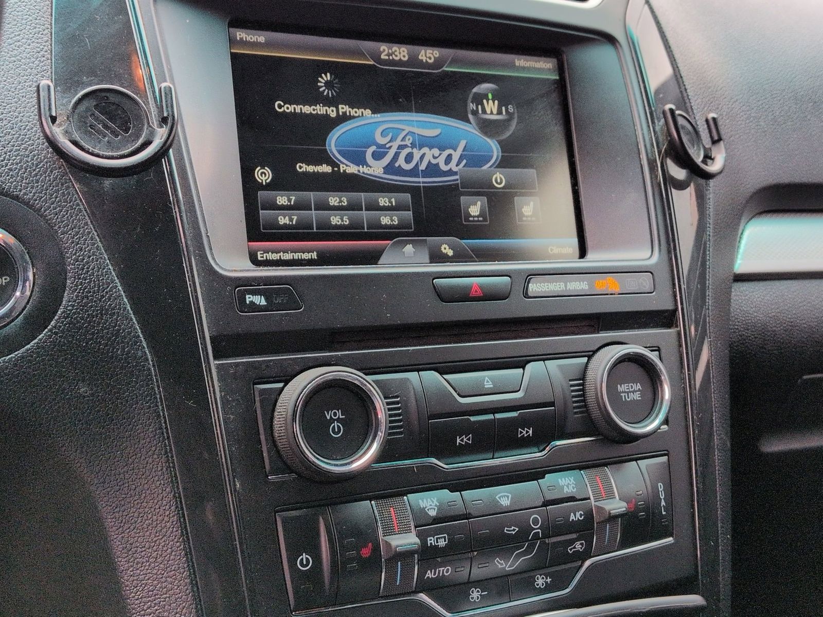 Thumbnail: 2016 Ford Explorer - 33