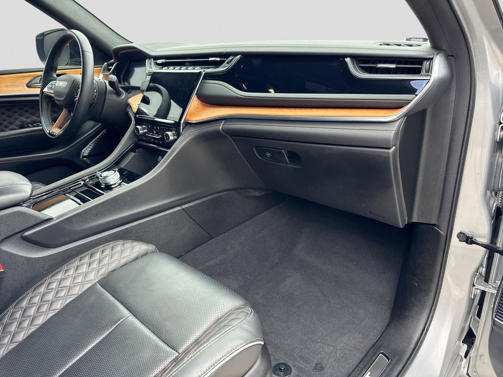 Thumbnail: 2023 Jeep Grand Cherokee - 8