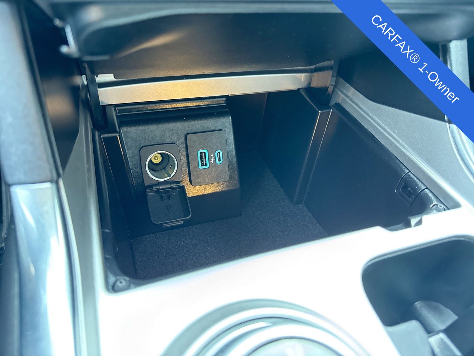 Thumbnail: 2024 Ford Explorer - 32