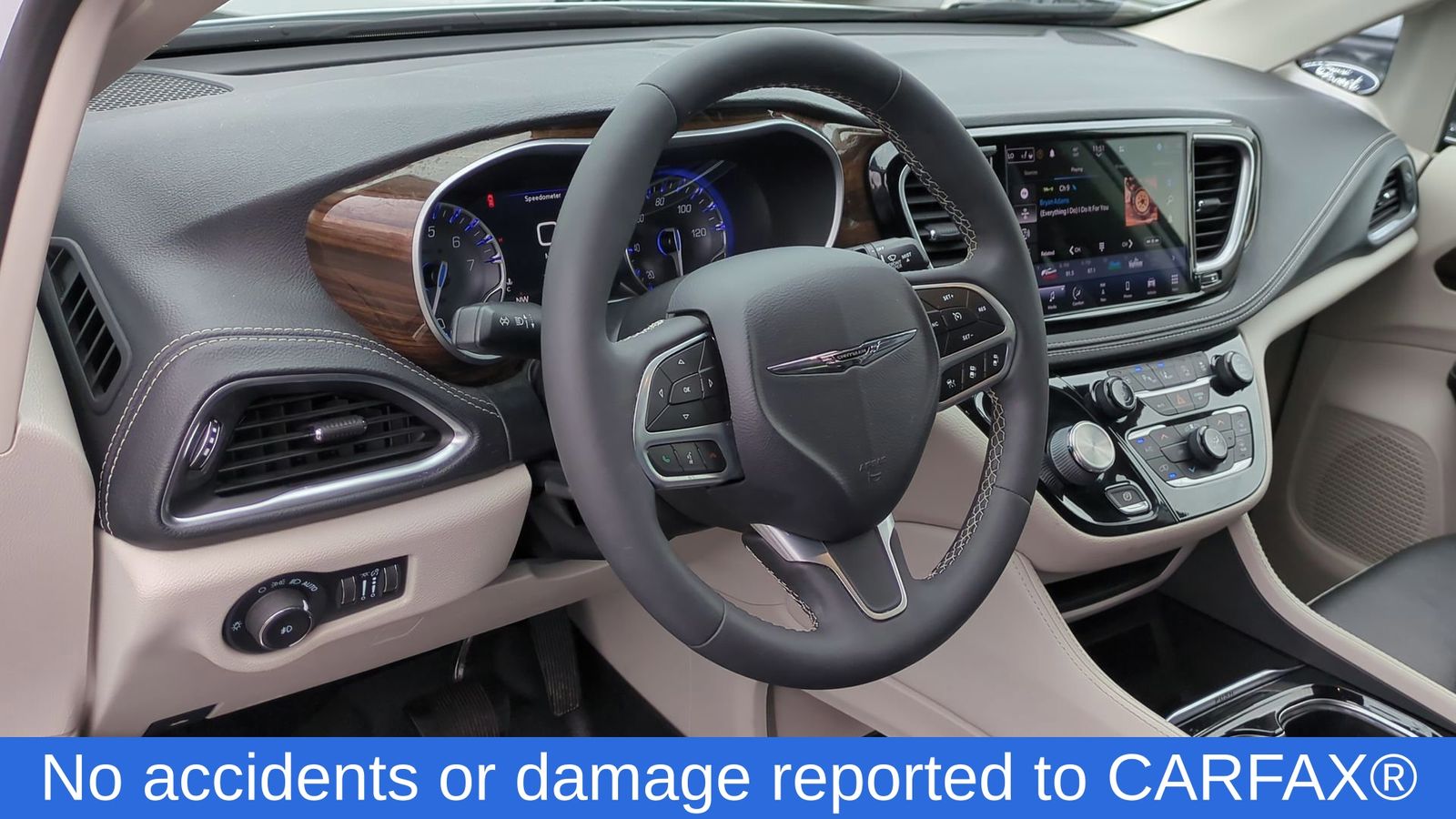 2023 Chrysler Pacifica Limited photo 2