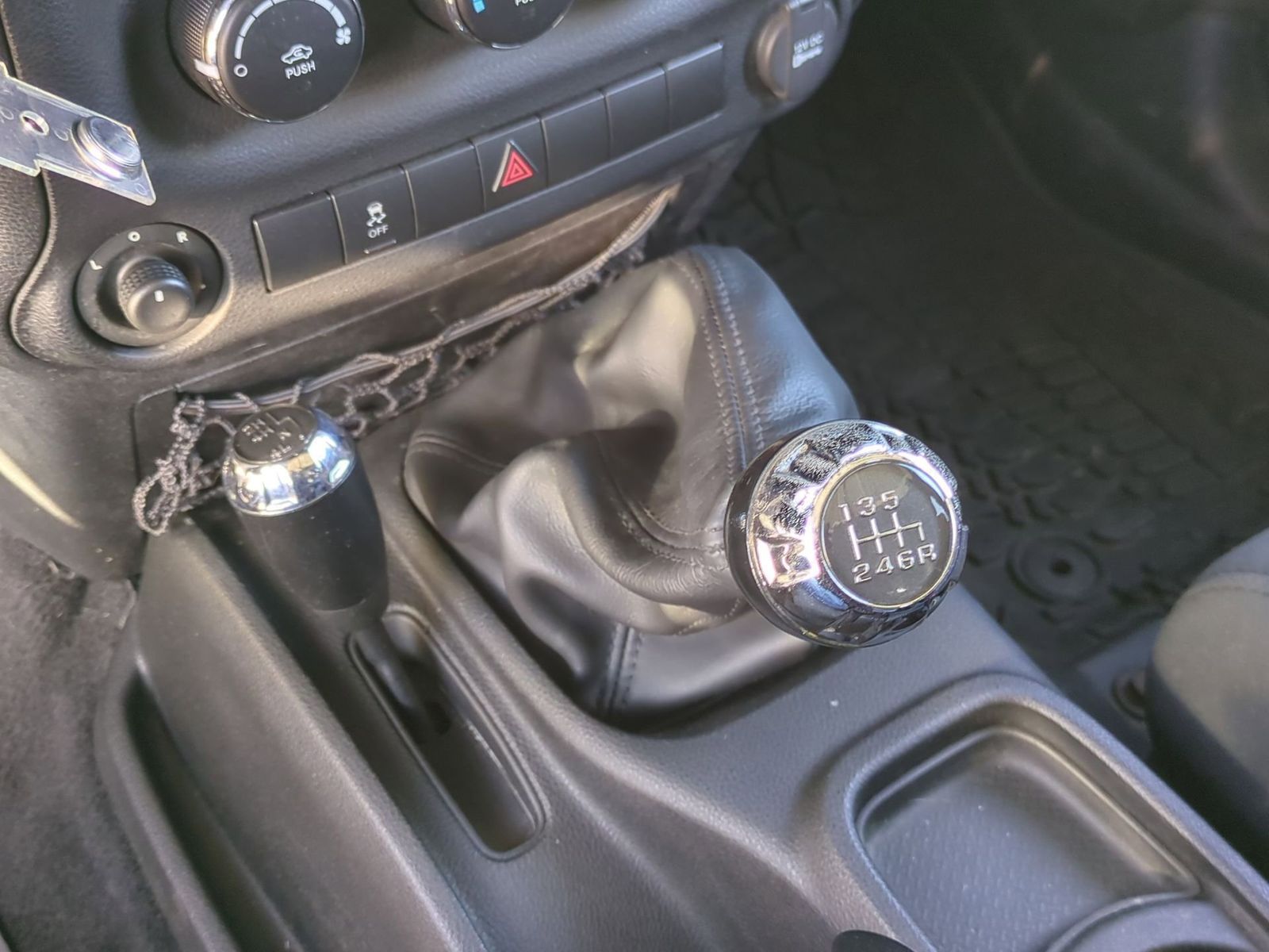 Thumbnail: 2012 Jeep Wrangler - 35