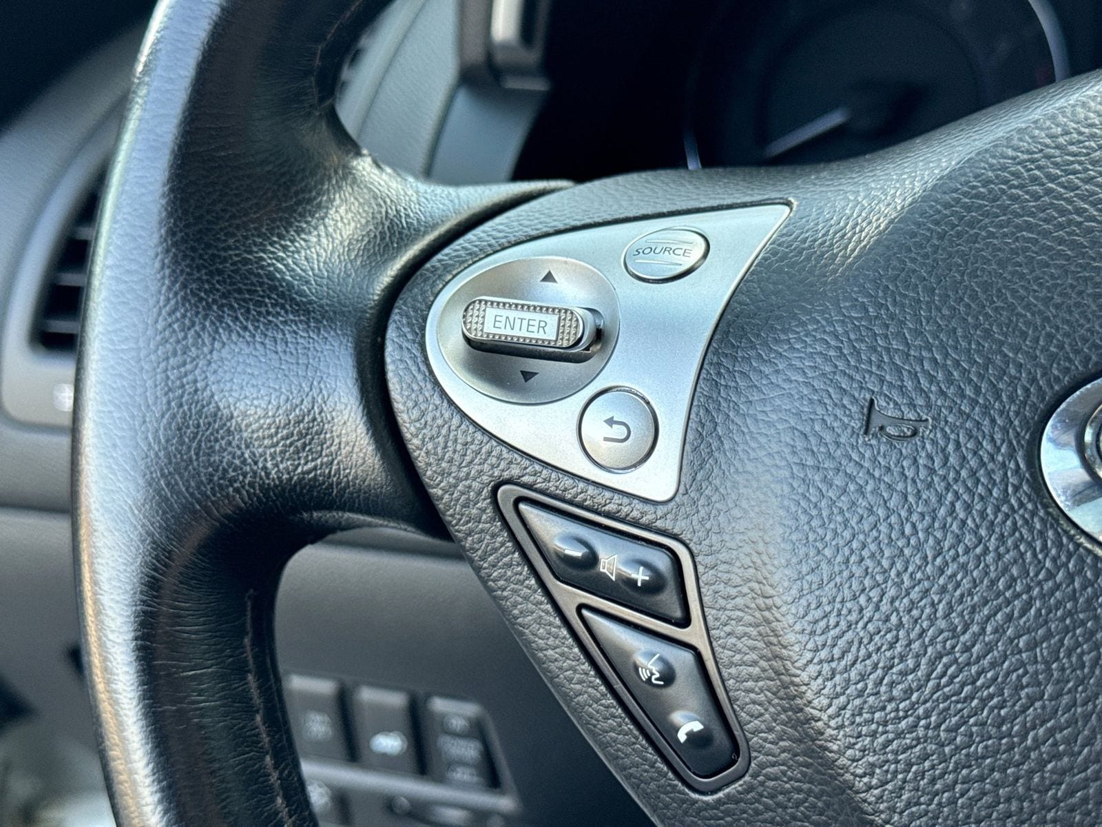 Thumbnail: 2012 INFINITI FX35 - 25