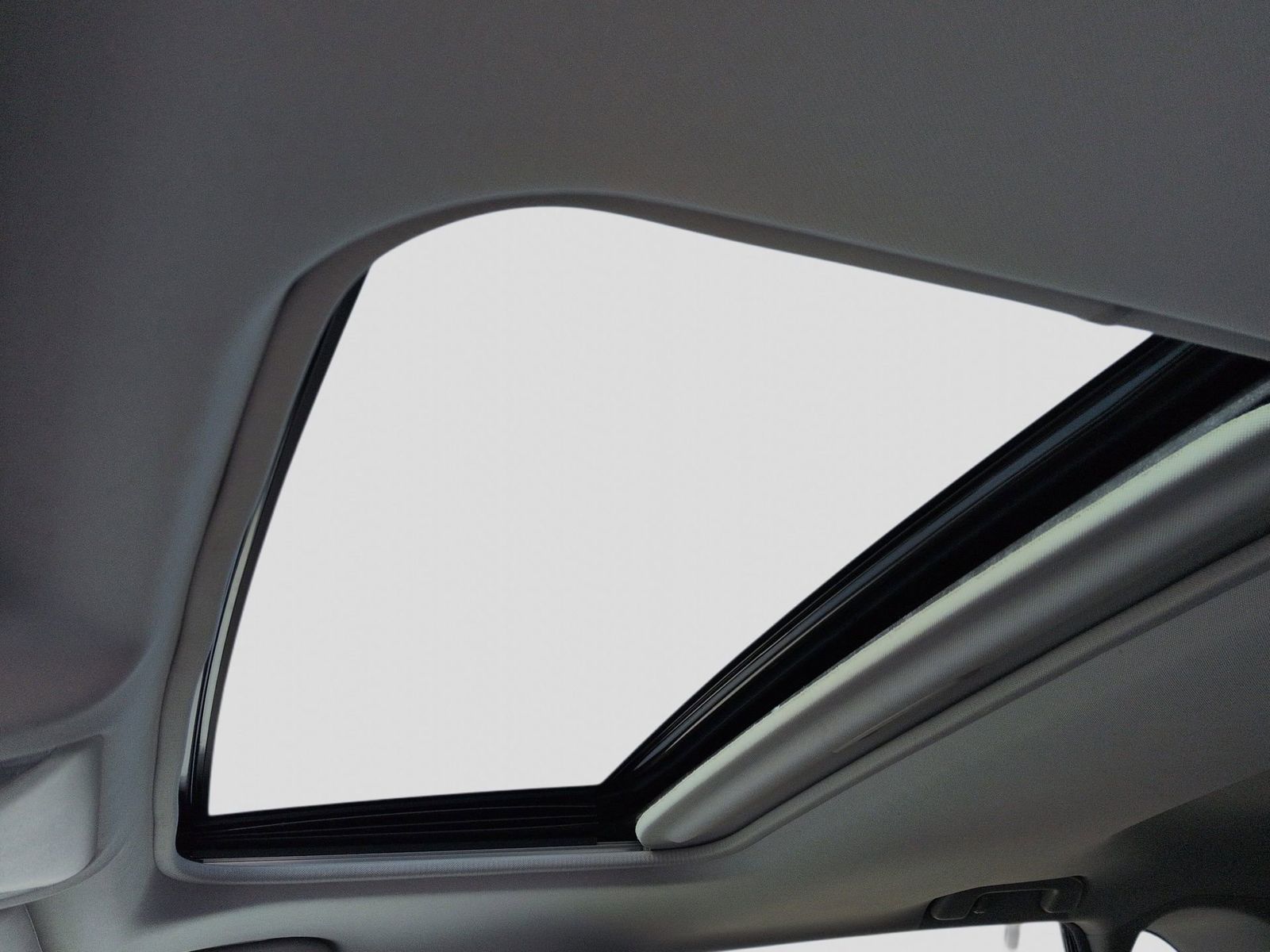 Thumbnail: 2019 Toyota RAV4 - 21