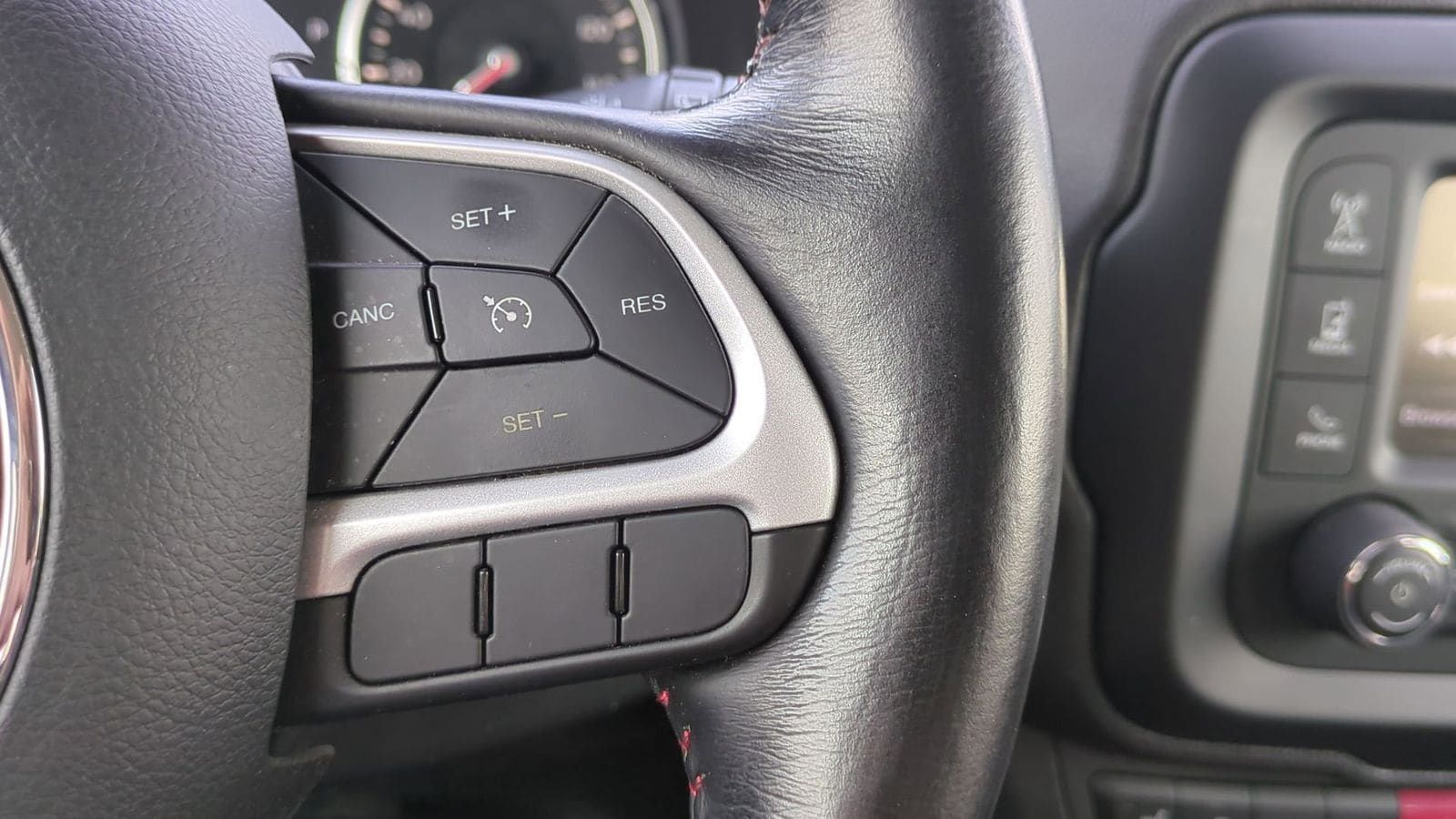 Thumbnail: 2017 Jeep Renegade - 28