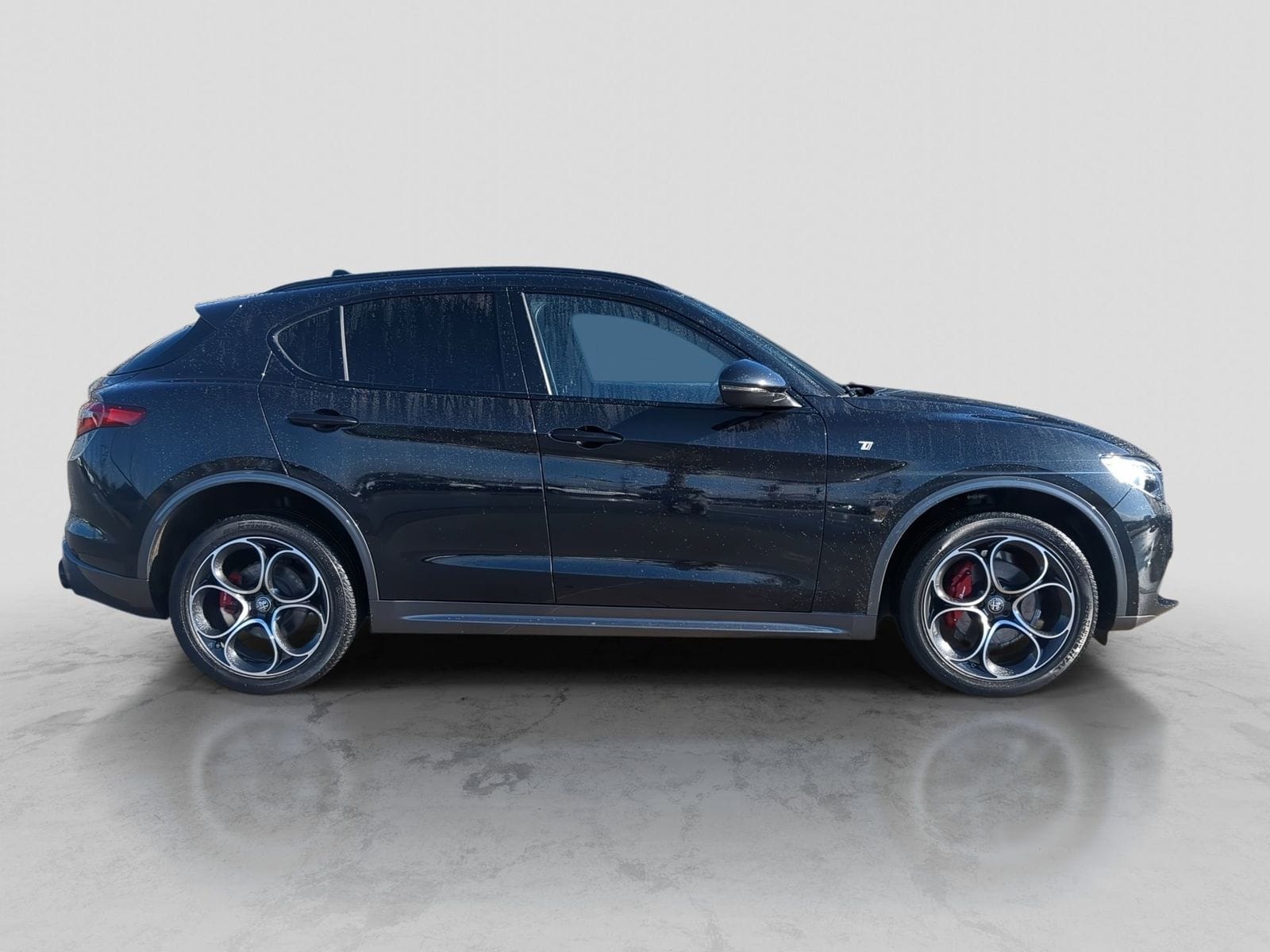 Thumbnail: 2023 Alfa Romeo Stelvio - 9