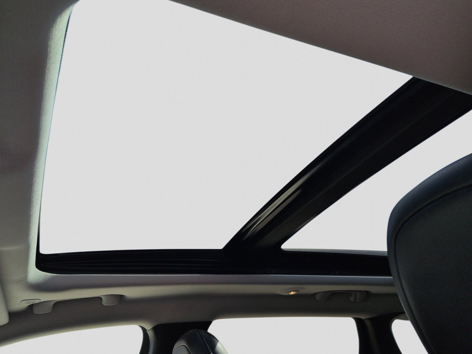 Thumbnail: 2021 Jeep Cherokee - 24