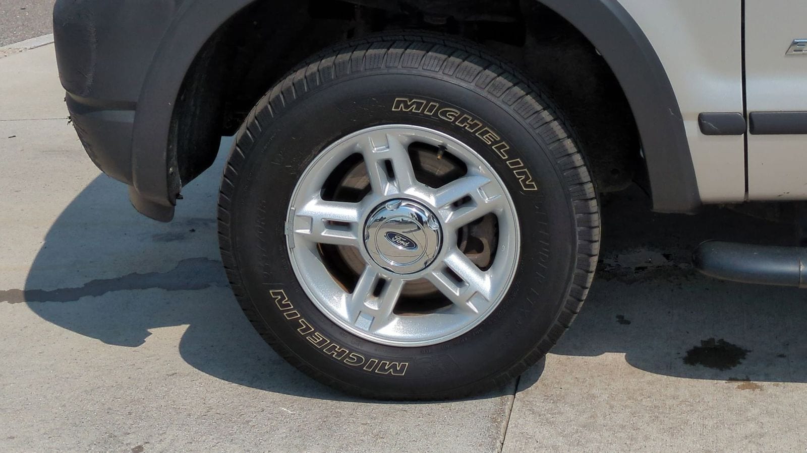 Thumbnail: 2004 Ford Explorer - 11