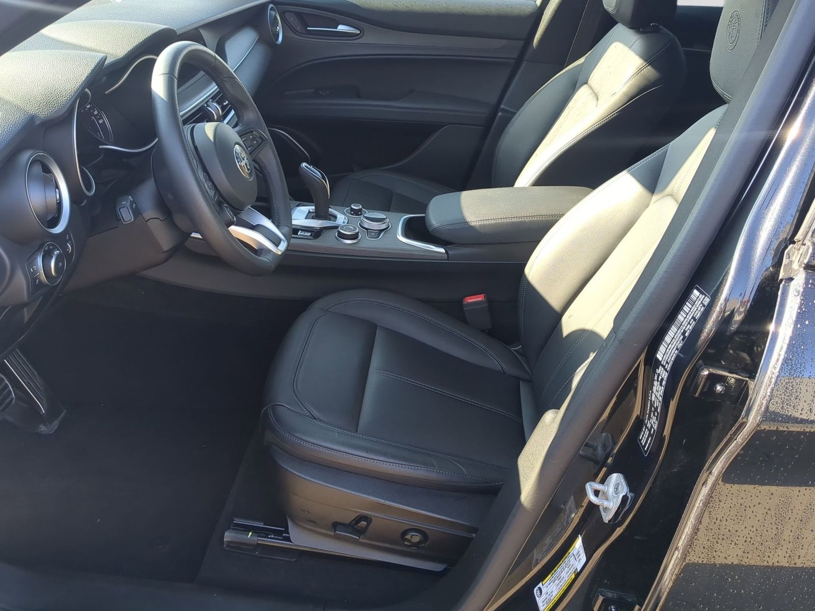 Thumbnail: 2023 Alfa Romeo Stelvio - 20