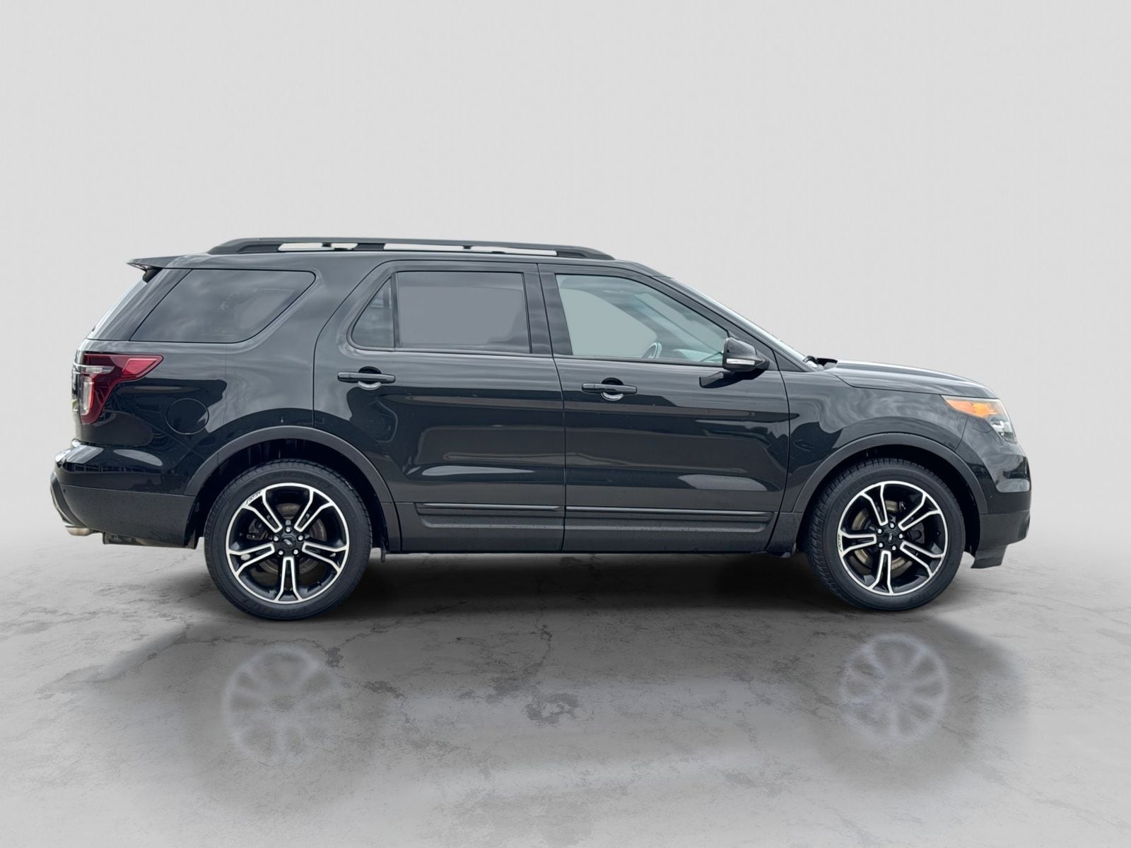 Thumbnail: 2015 Ford Explorer - 9