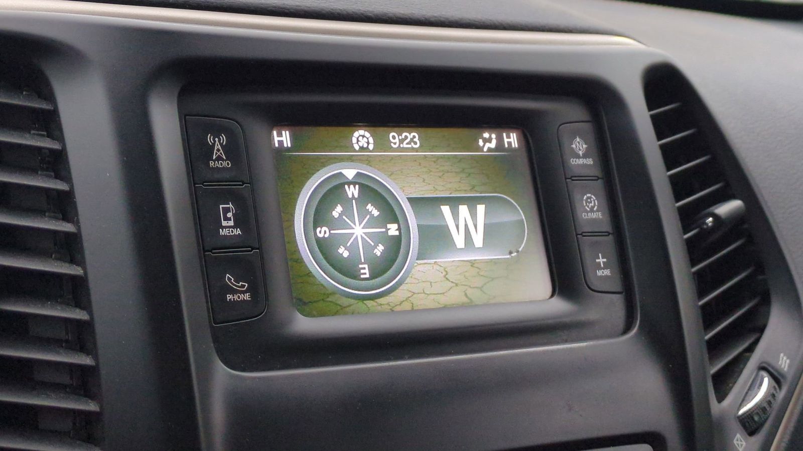 Thumbnail: 2016 Jeep Cherokee - 31