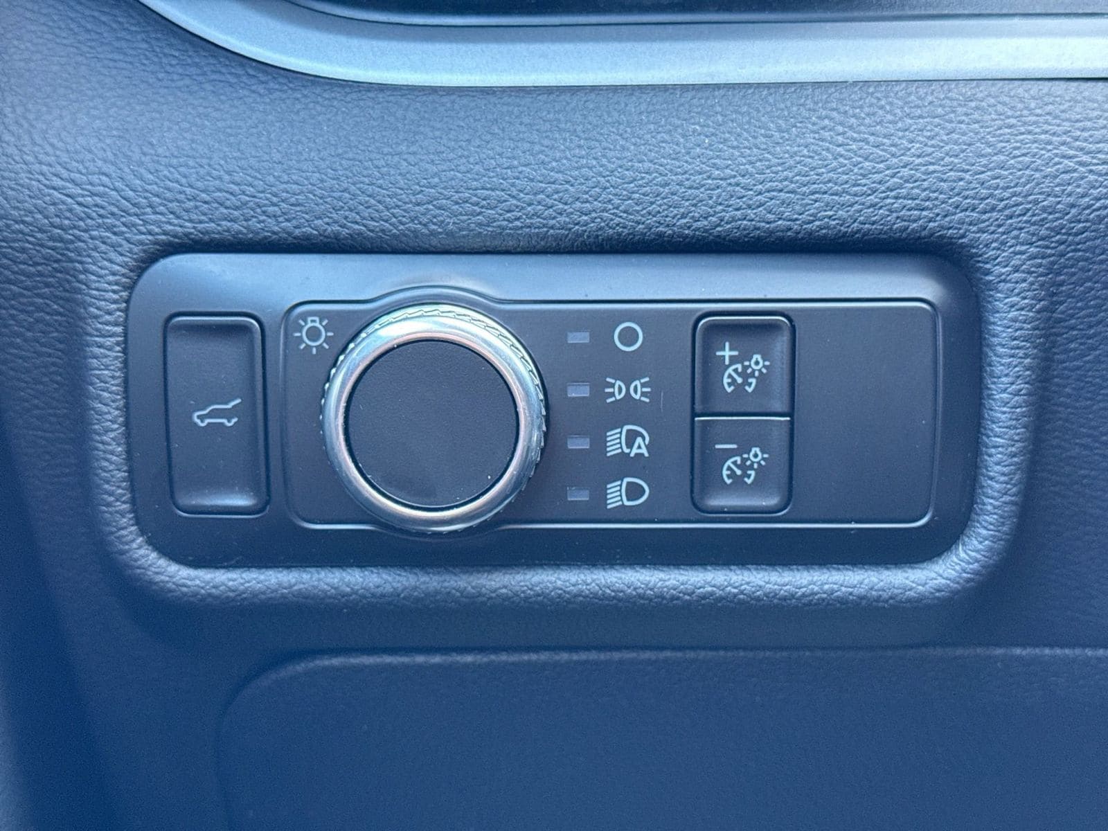 Thumbnail: 2023 Ford Explorer - 37