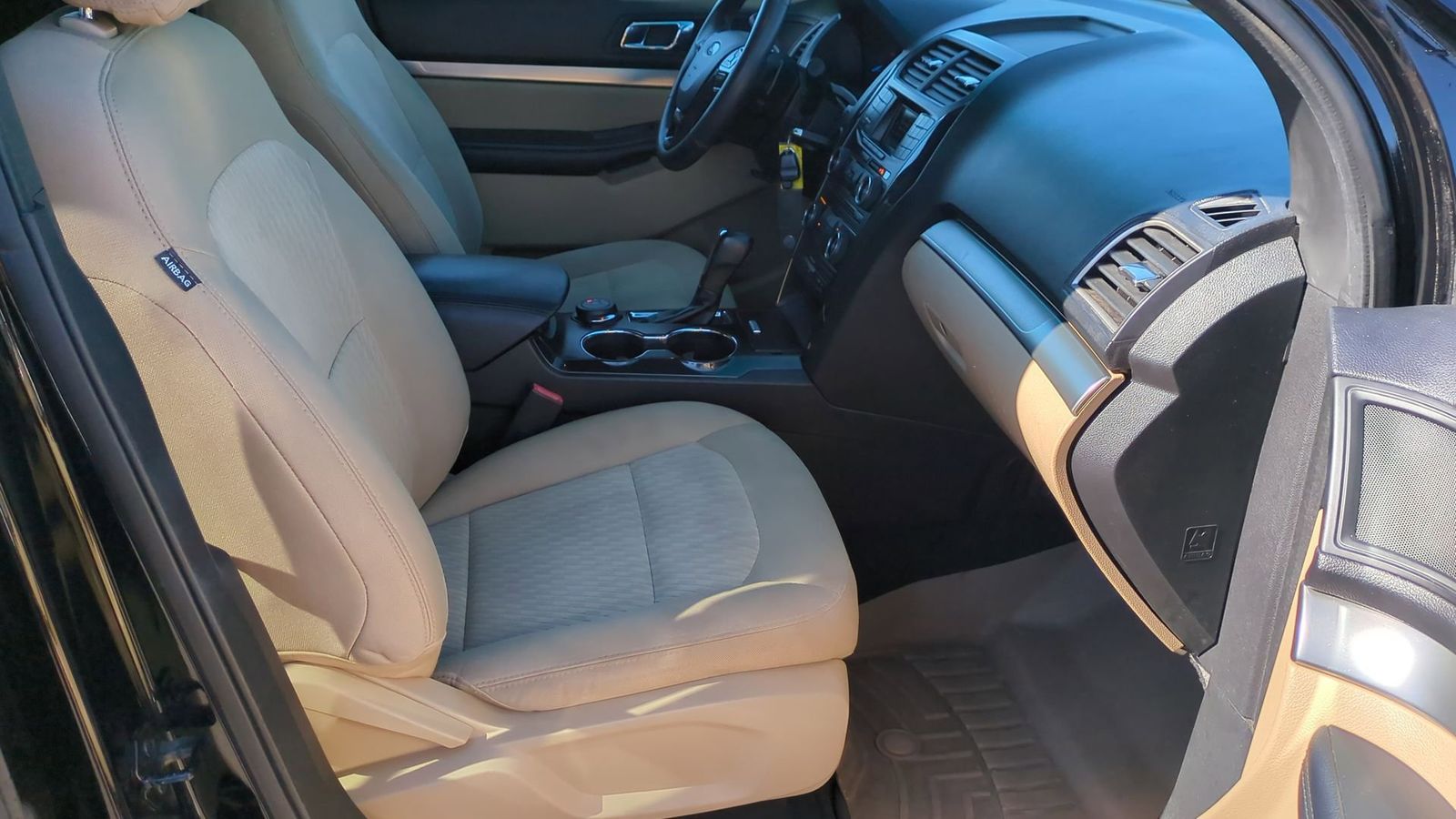 Thumbnail: 2017 Ford Explorer - 21
