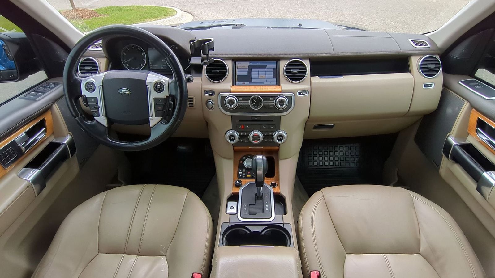 Thumbnail: 2011 Land Rover LR4 - 14