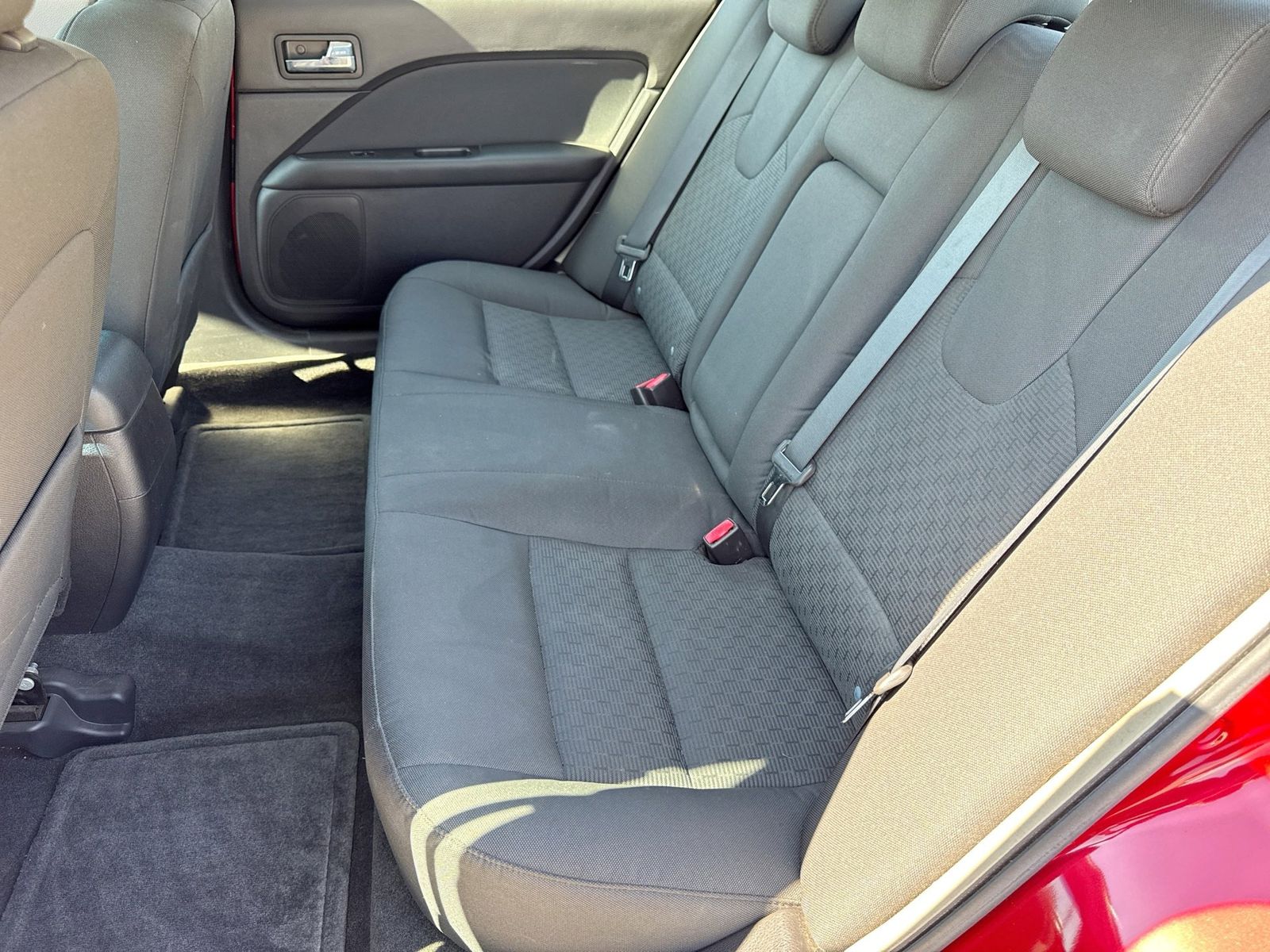 Thumbnail: 2010 Ford Fusion - 19