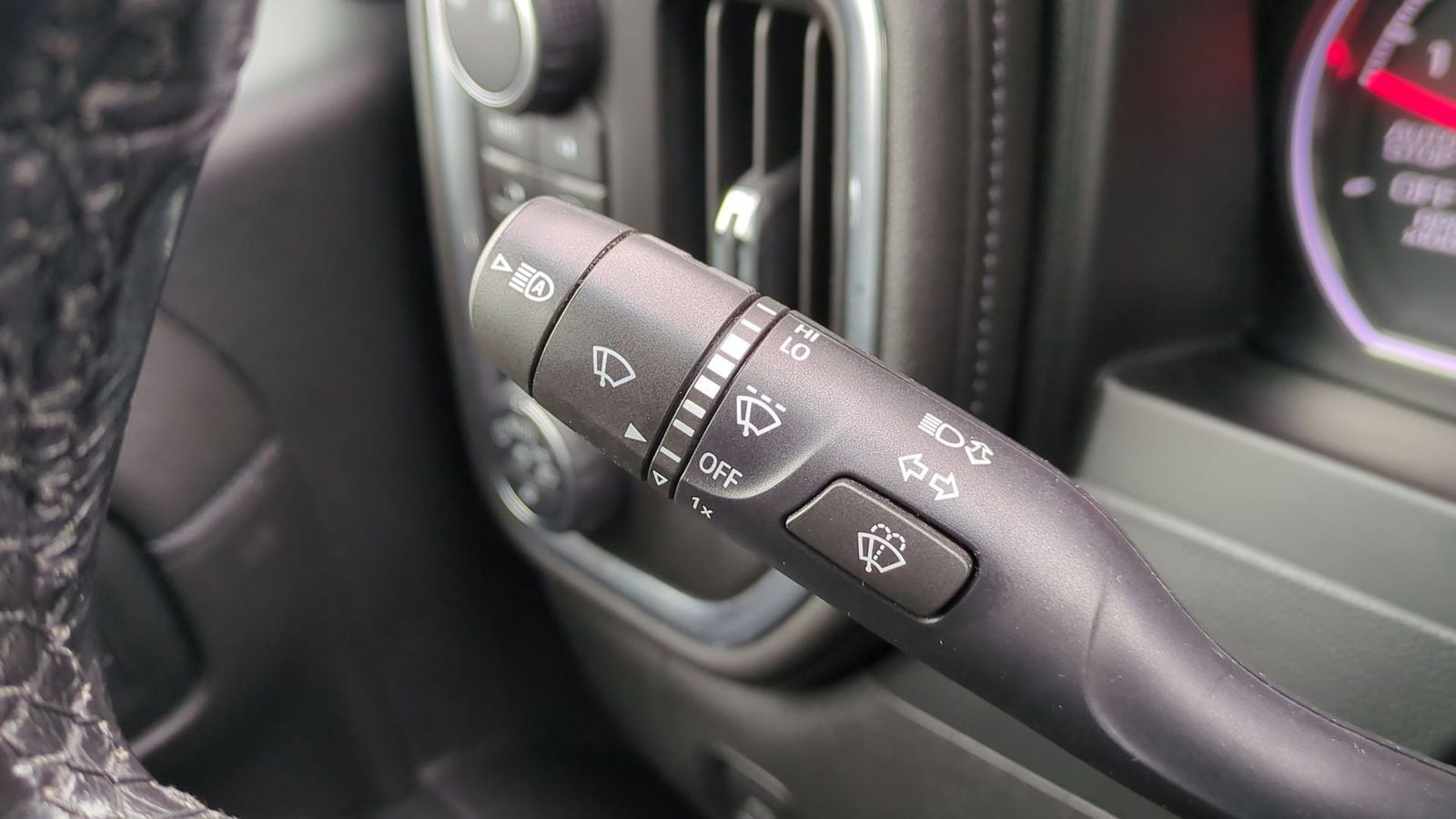 Thumbnail: 2019 Chevrolet Silverado 1500 - 29