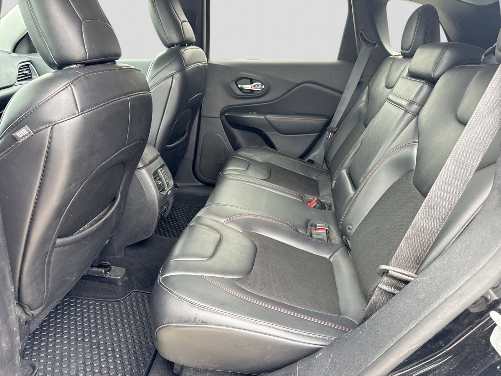 Thumbnail: 2019 Jeep Cherokee - 22