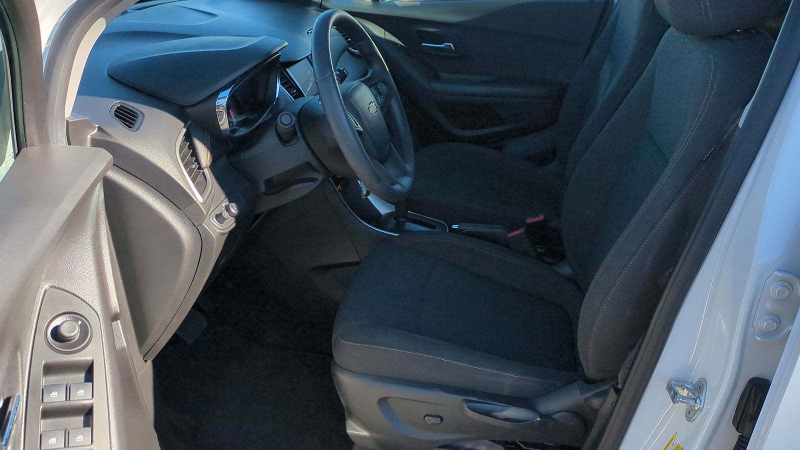 Thumbnail: 2021 Chevrolet Trax - 17