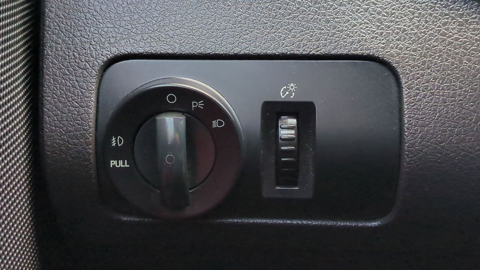 Thumbnail: 2006 Ford Mustang - 15