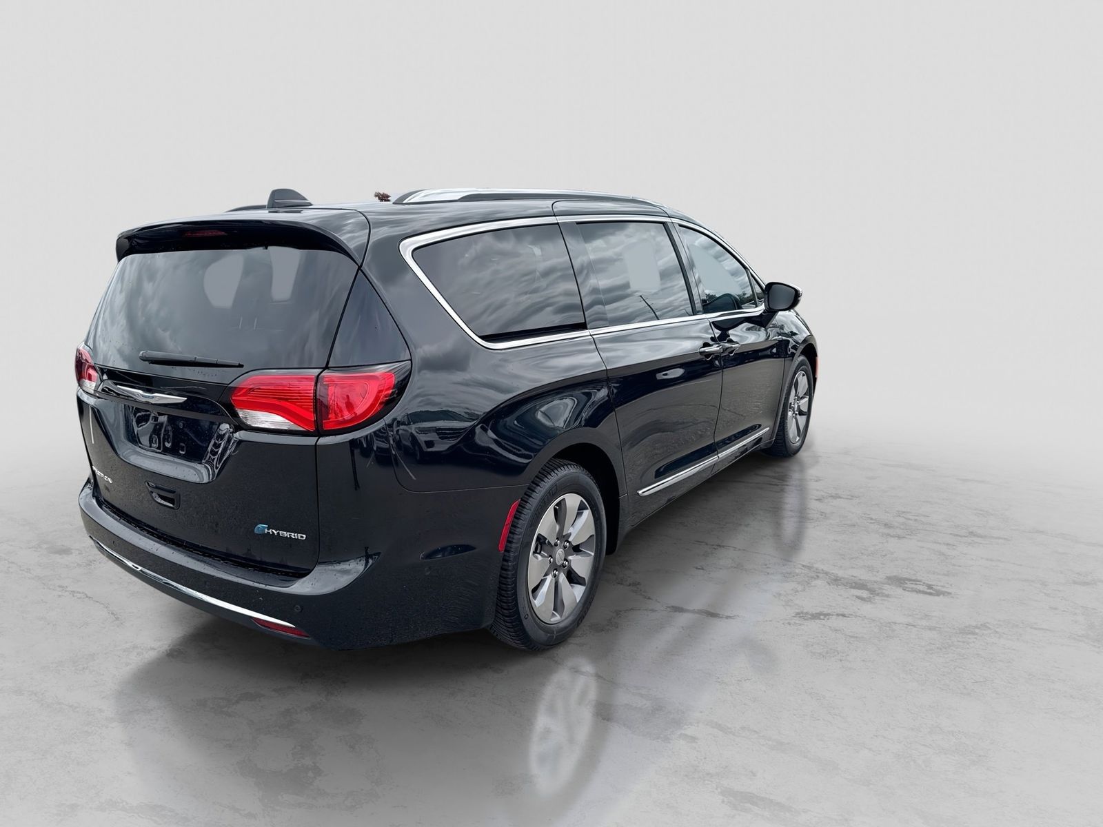 Thumbnail: 2018 Chrysler Pacifica - 7