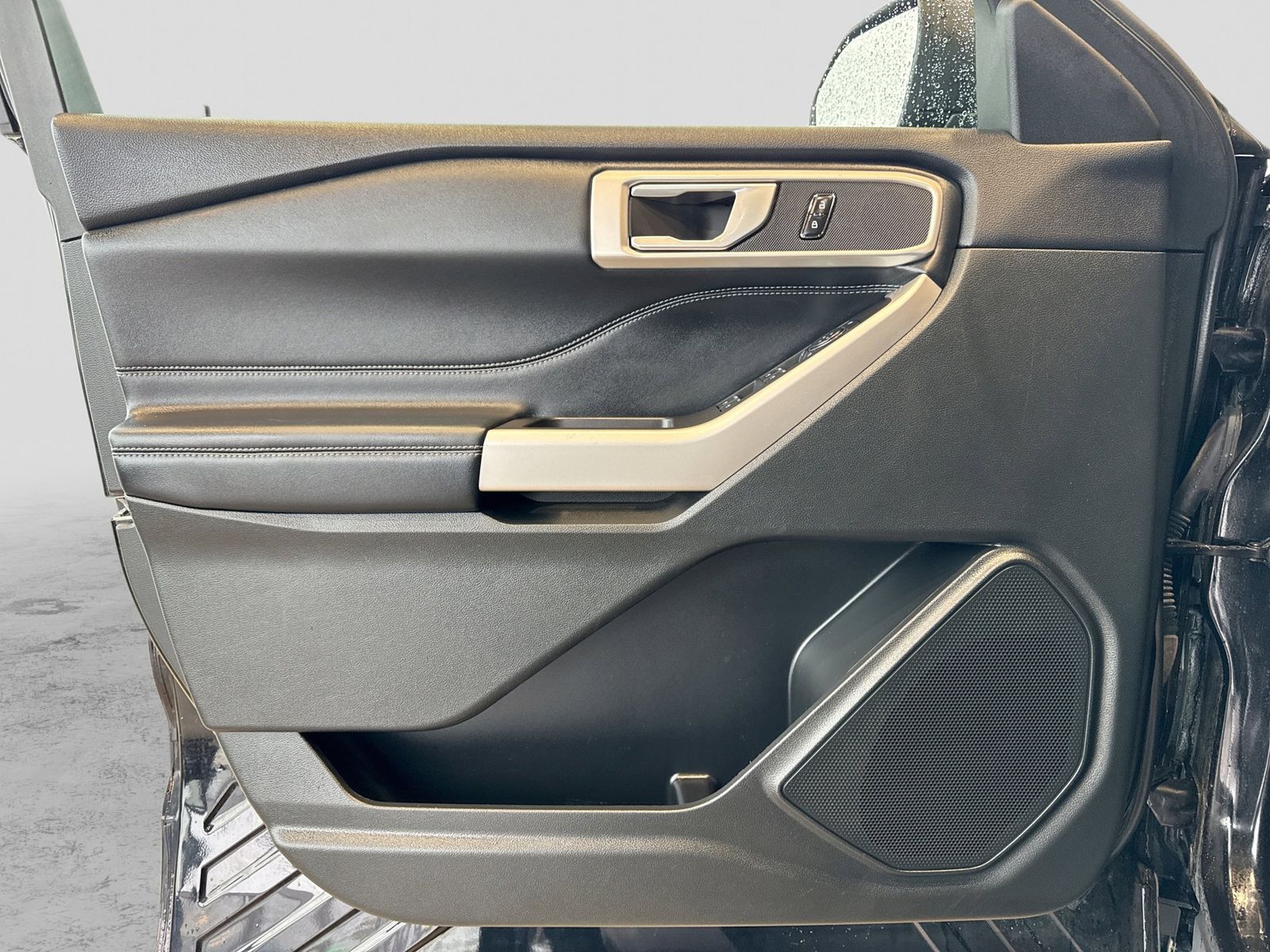 Thumbnail: 2023 Ford Explorer - 32