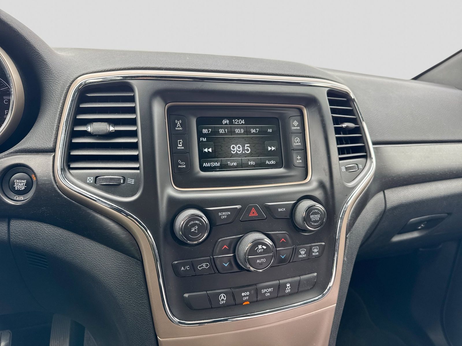 Thumbnail: 2016 Jeep Grand Cherokee - 28