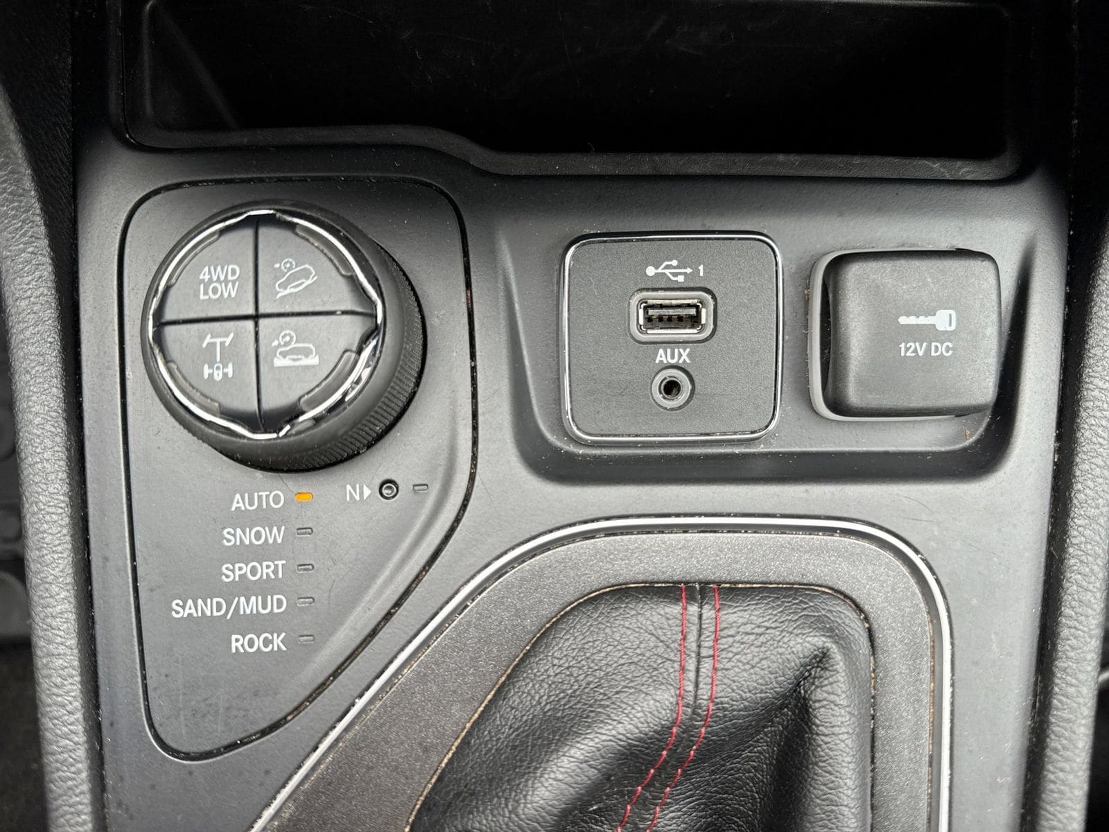 Thumbnail: 2019 Jeep Cherokee - 34