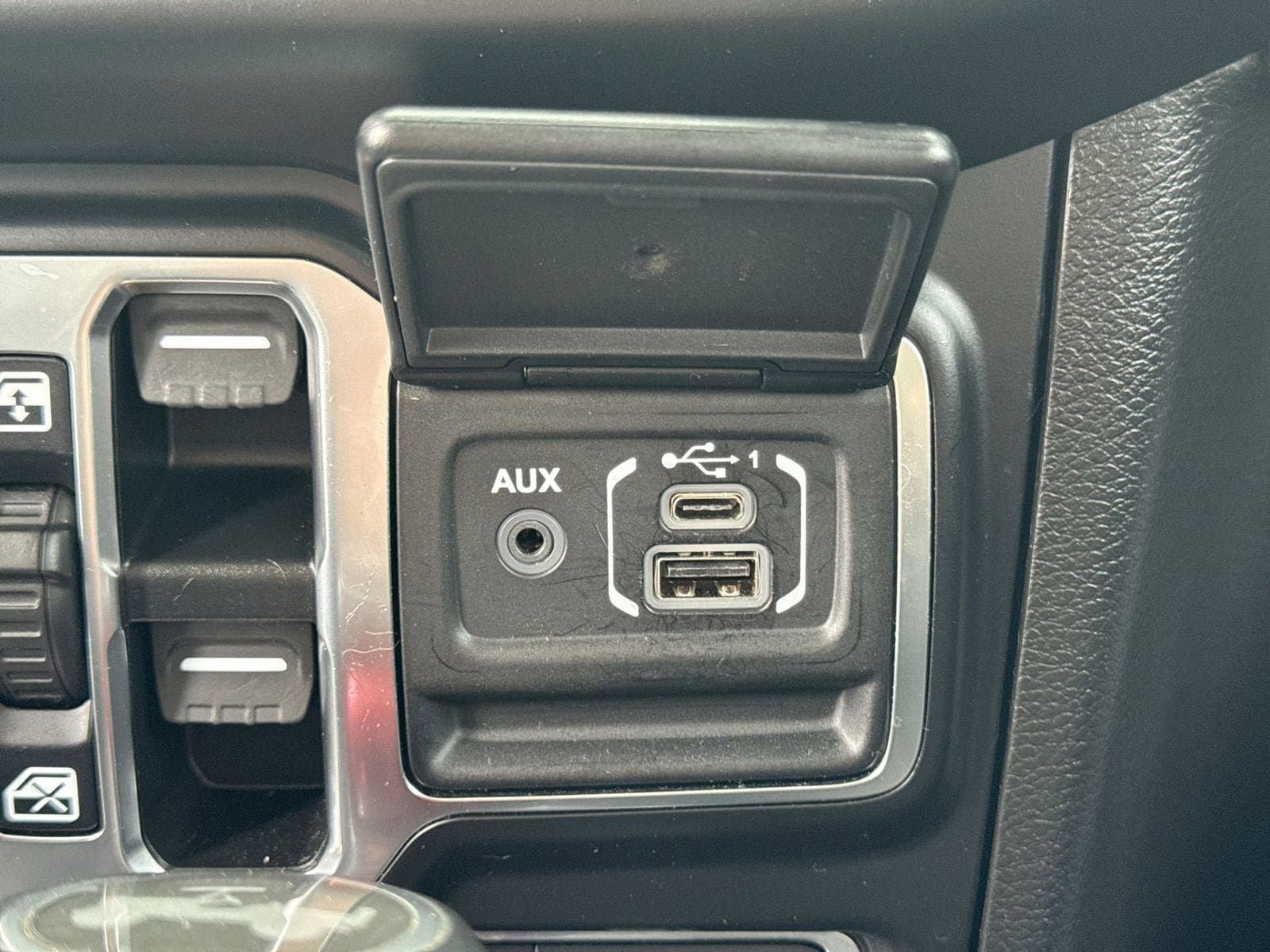 Thumbnail: 2021 Jeep Wrangler - 36