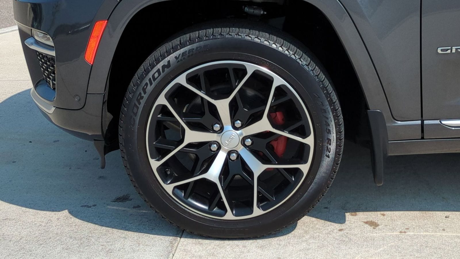 Thumbnail: 2022 Jeep Grand Cherokee - 14