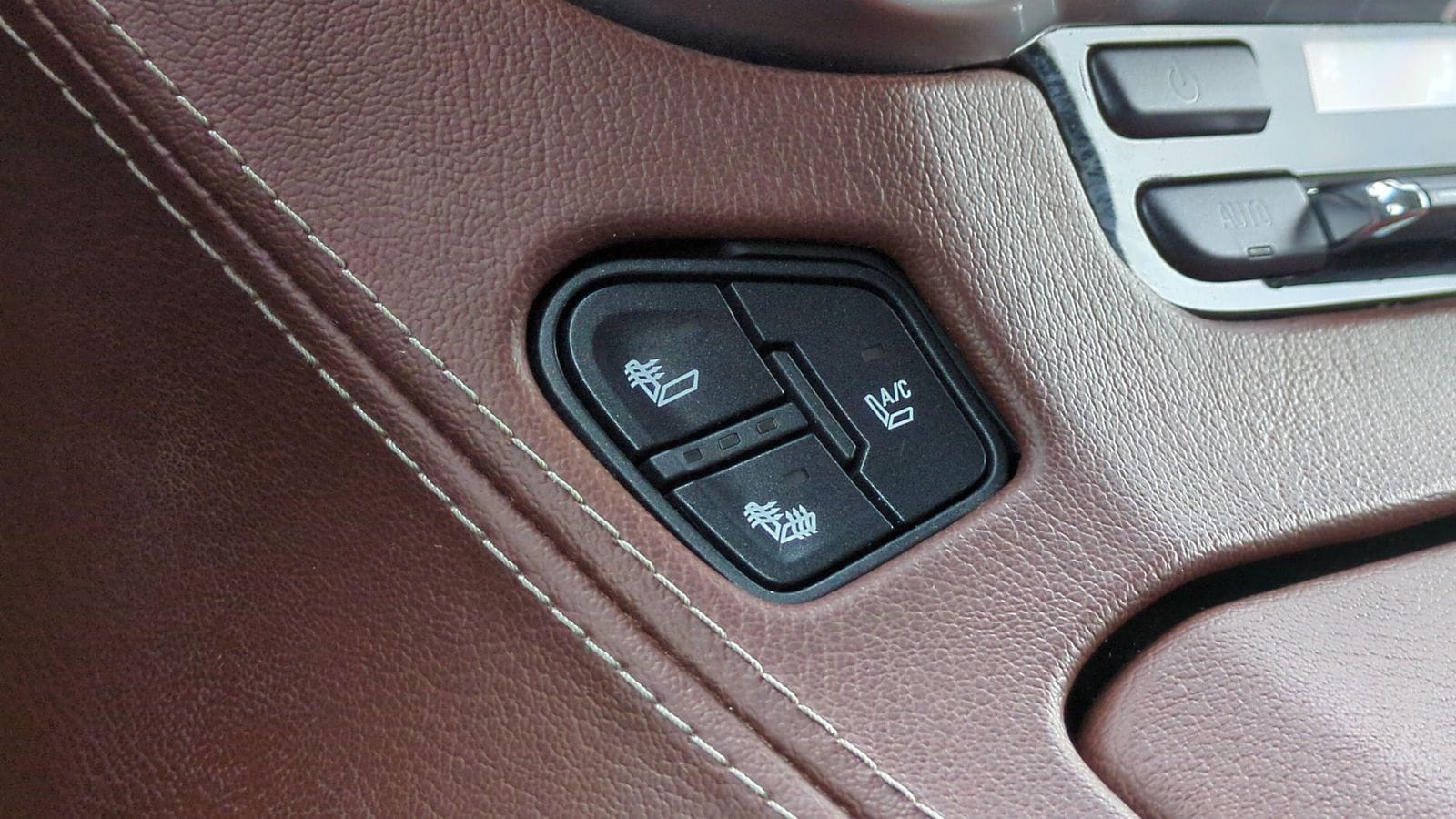 Thumbnail: 2016 Chevrolet Suburban - 17