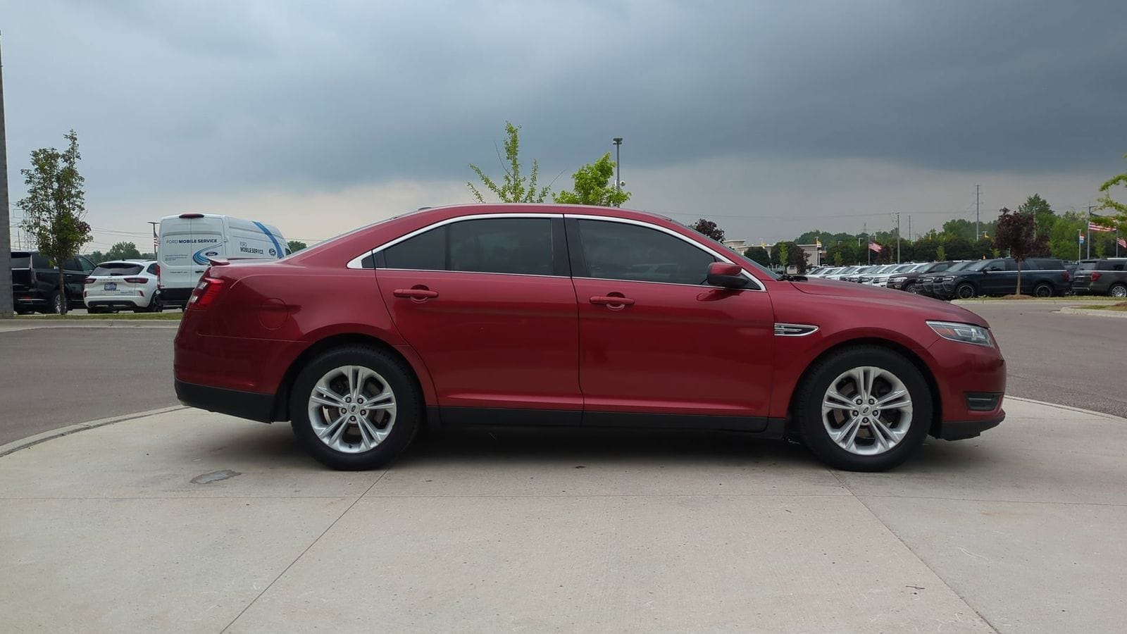 Thumbnail: 2016 Ford Taurus - 7