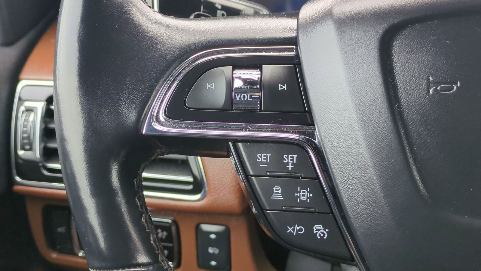 Thumbnail: 2023 Lincoln Navigator - 27