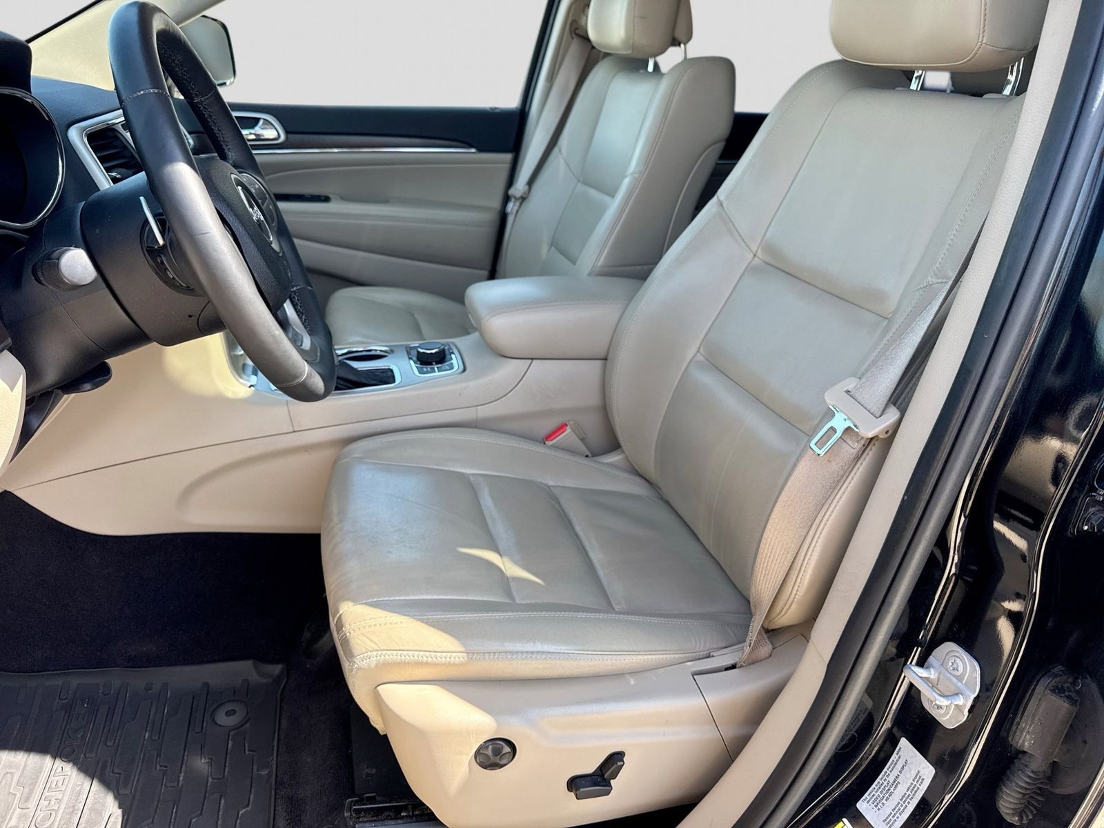Thumbnail: 2017 Jeep Grand Cherokee - 18