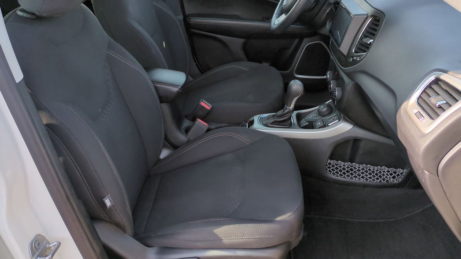 Thumbnail: 2018 Jeep Compass - 21