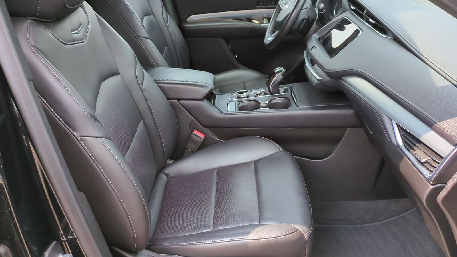Thumbnail: 2019 Cadillac XT4 - 20