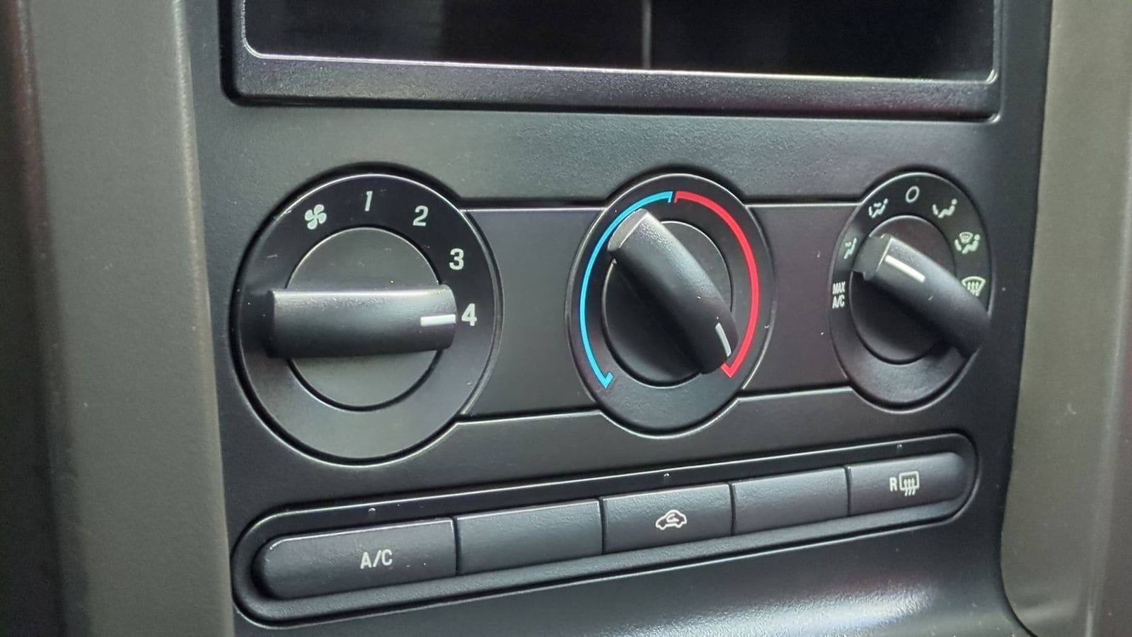 Thumbnail: 2006 Ford Mustang - 24