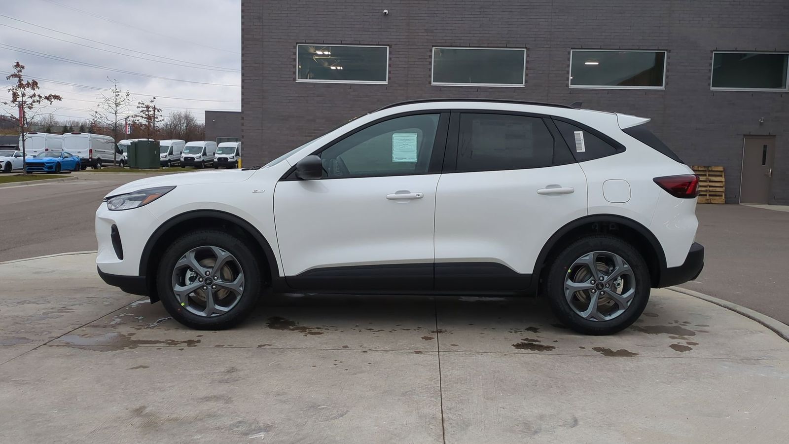 2025 Ford Escape ST-Line photo 2